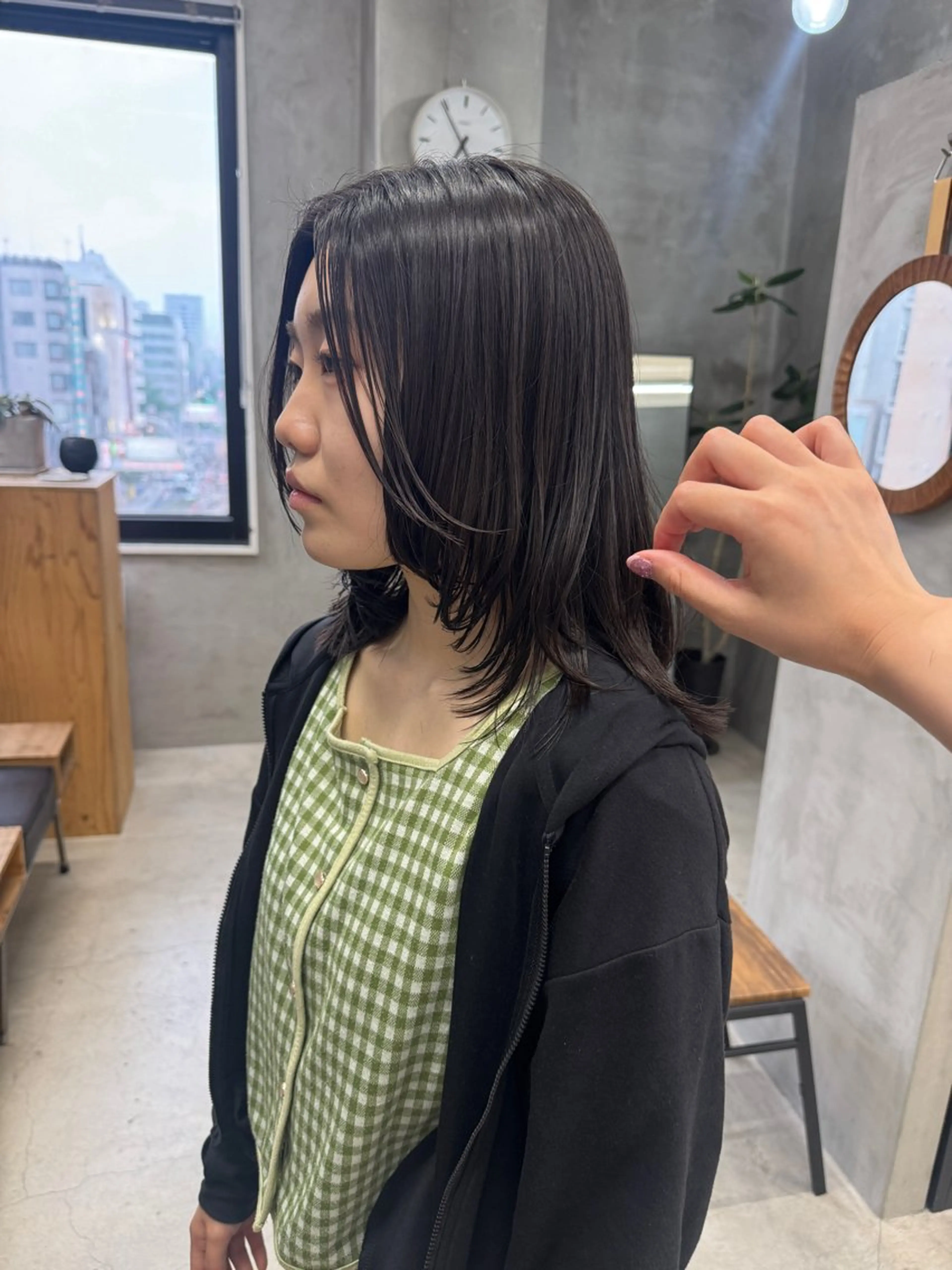 ミディアム 顔まわりレイヤー 顔周りカット レイヤーカット tetohair ANNAのヘアスタイル