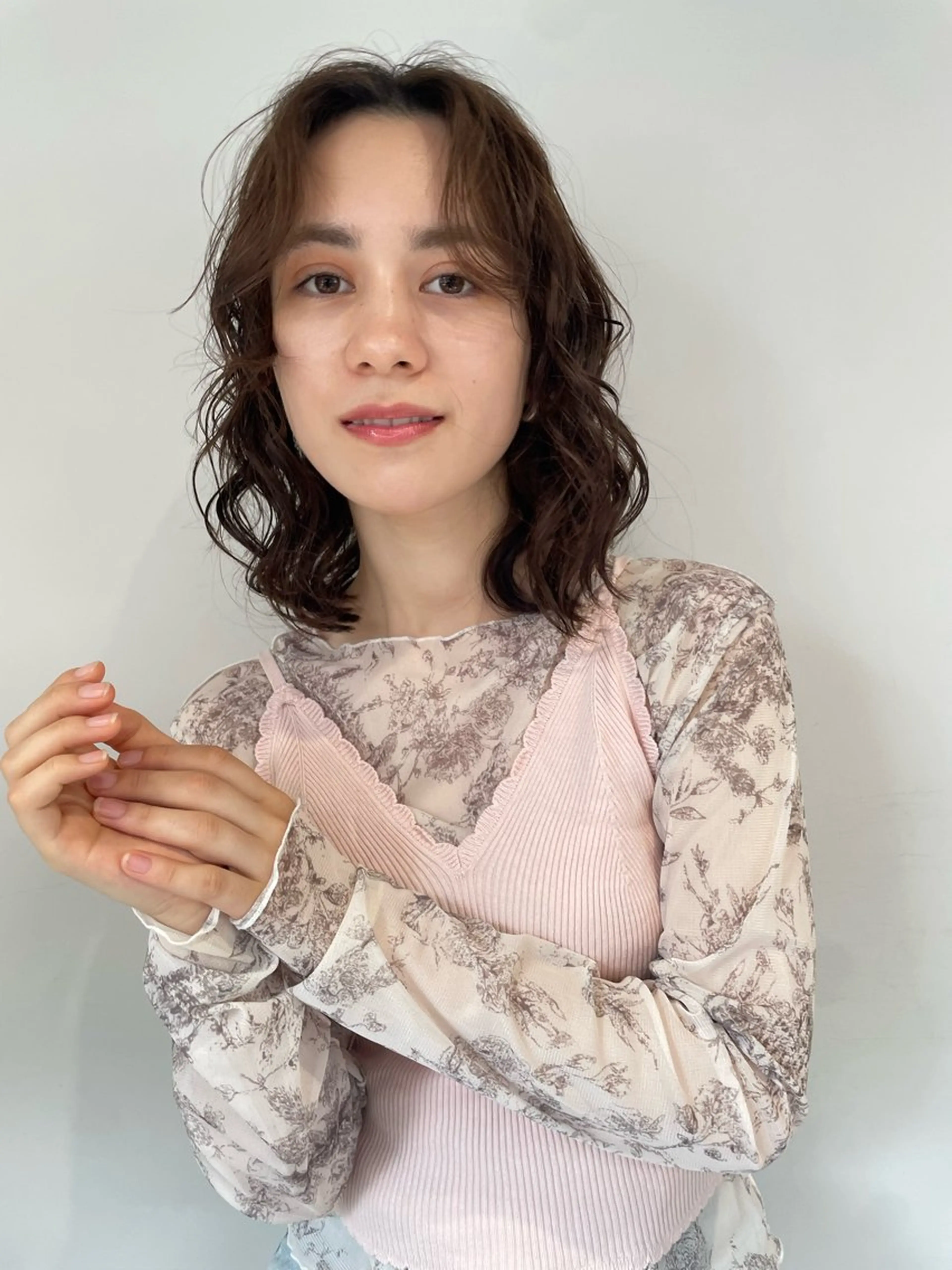 ミディアム カラー パーマ 🩰オリーブ/ ベージュ松本咲花🩰のヘアスタイル