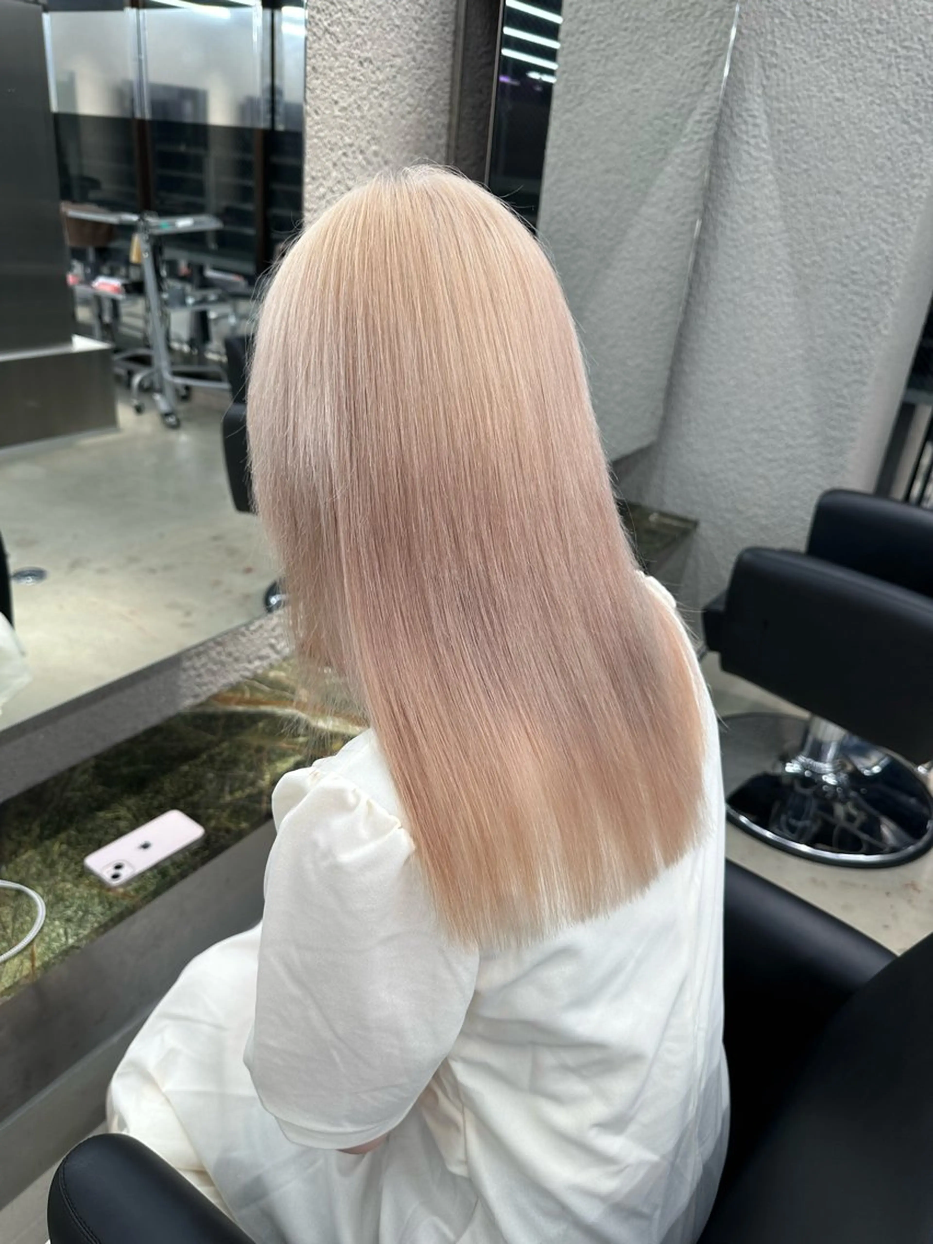 セミロング カラー ブリーチ レイヤーカット トリートメント ハイトーン/ 縮毛矯正のヘアスタイル