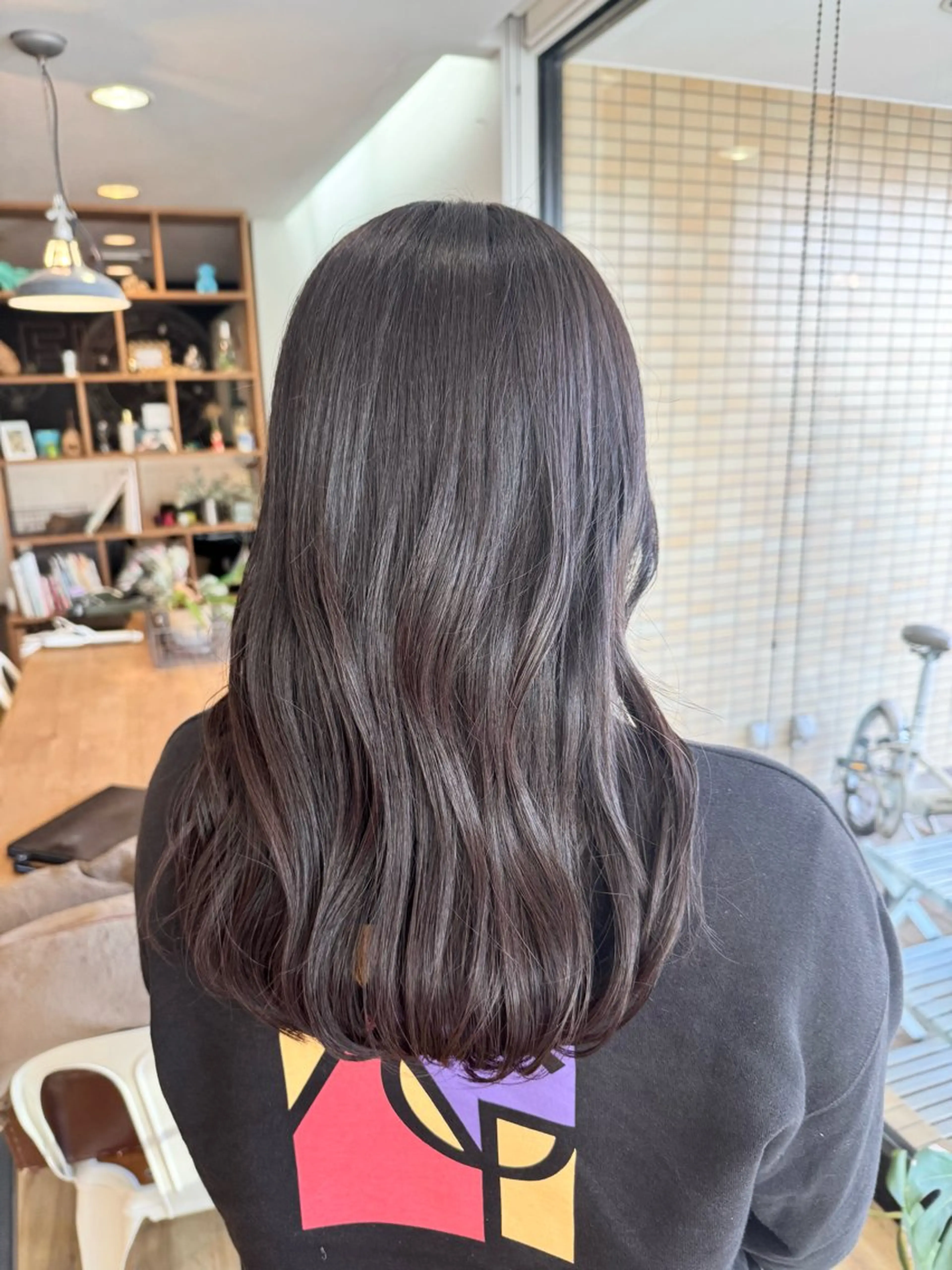 ロング カラー グレージュ ラベンダーカラー ツキダテ ユイのヘアスタイル