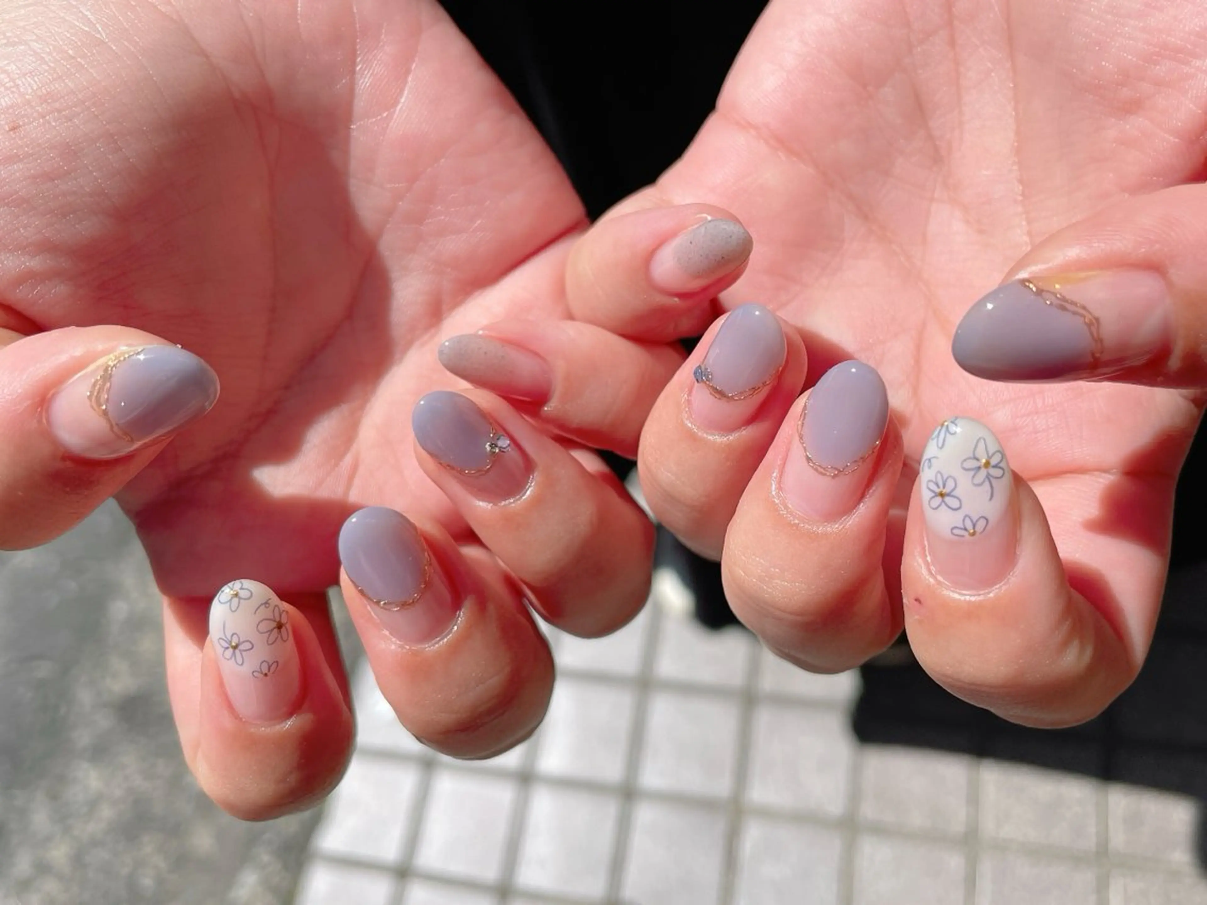 ネイル フラワーネイル フレンチネイル ジェルネイル ニュアンスネイル パラジェル nailroom  OHANA所属・nailroom OHANA🌴のネイルデザイン