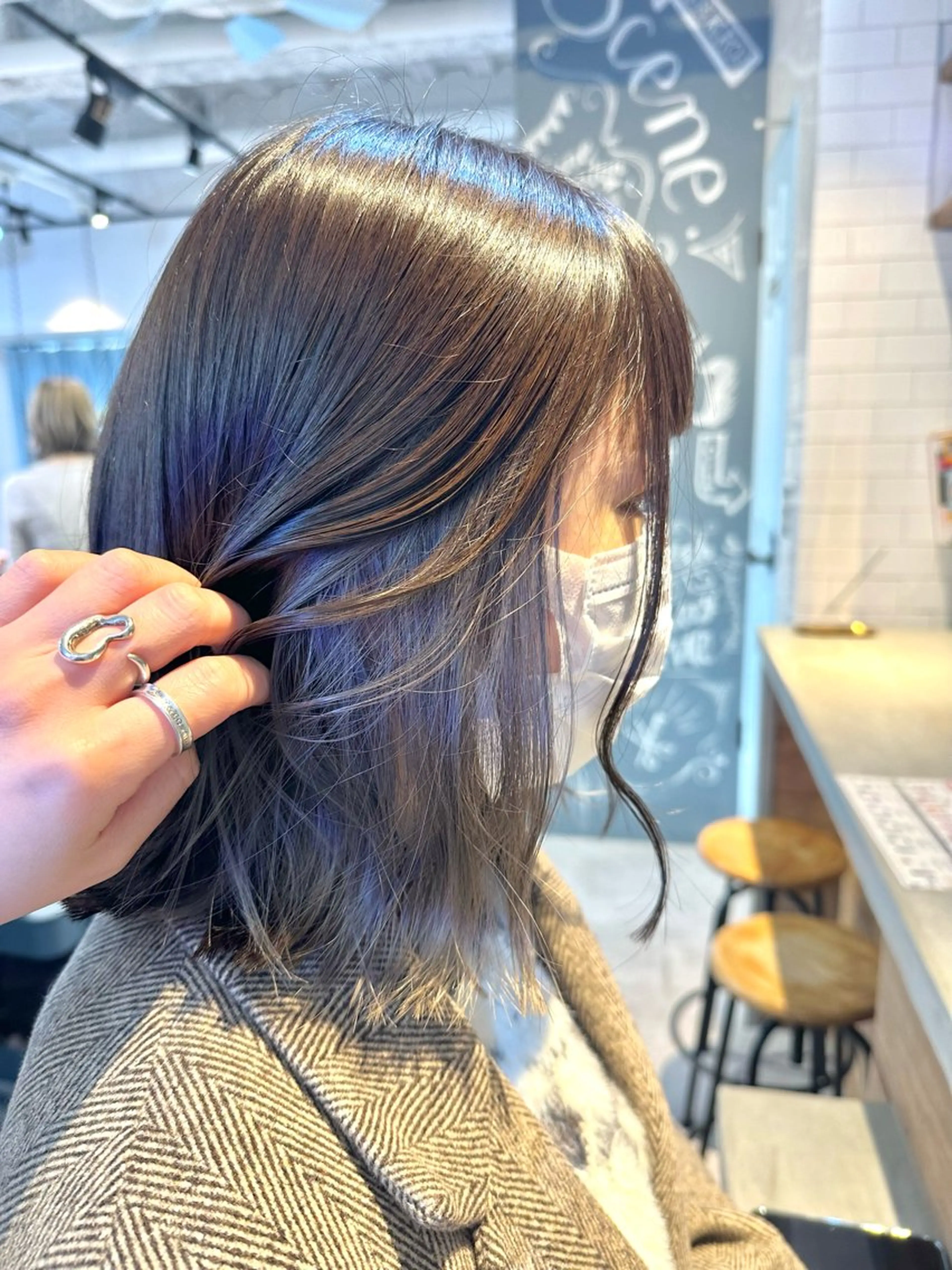 ミディアム カラー アッシュ ブリーチ シルバー シルバーアッシュ 七井 香奈 (なないかな)のヘアスタイル
