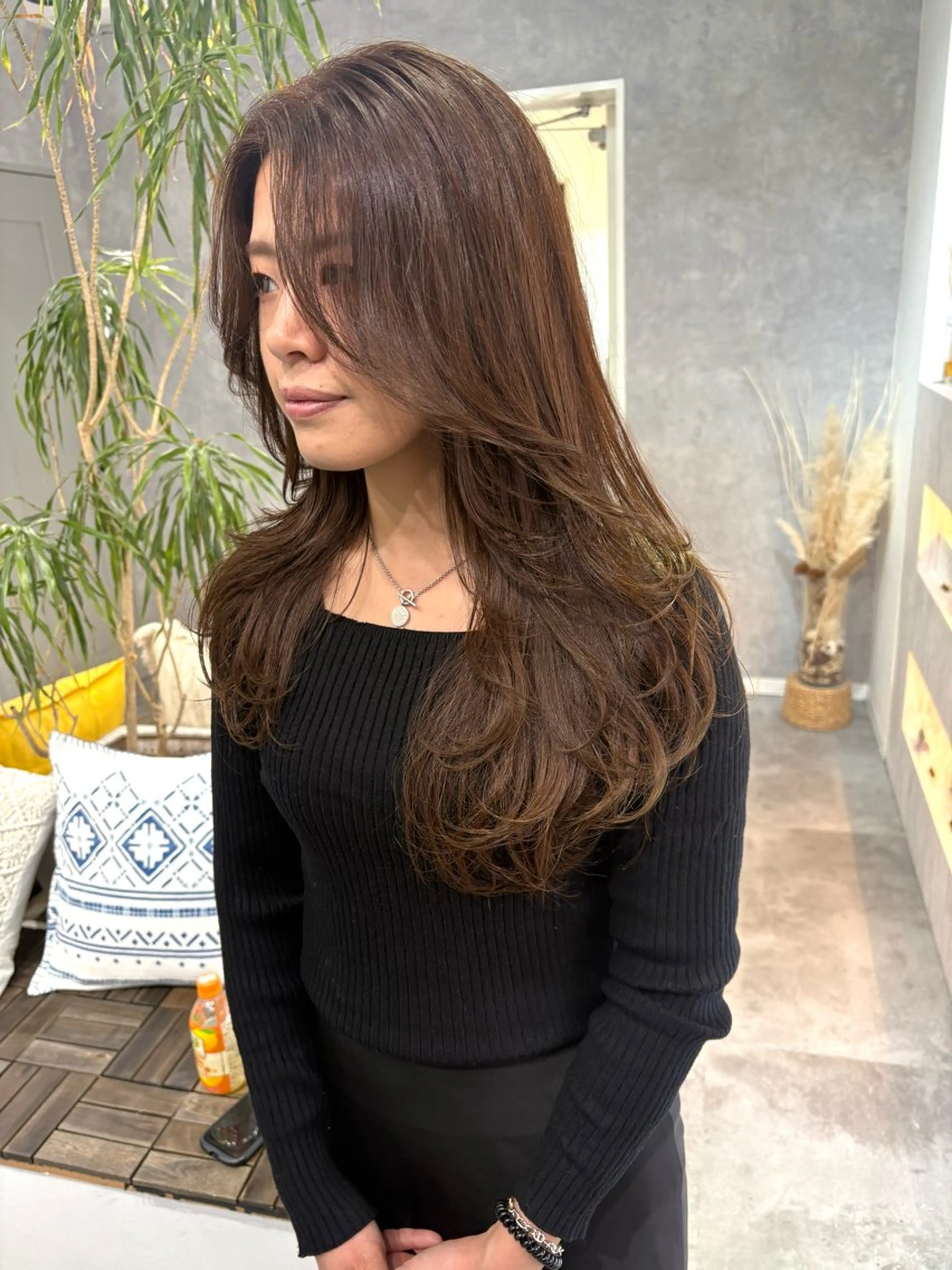 セミロング 髪質改善 レイヤーカット カット 海外ヘアー 山村拓士のヘアスタイル