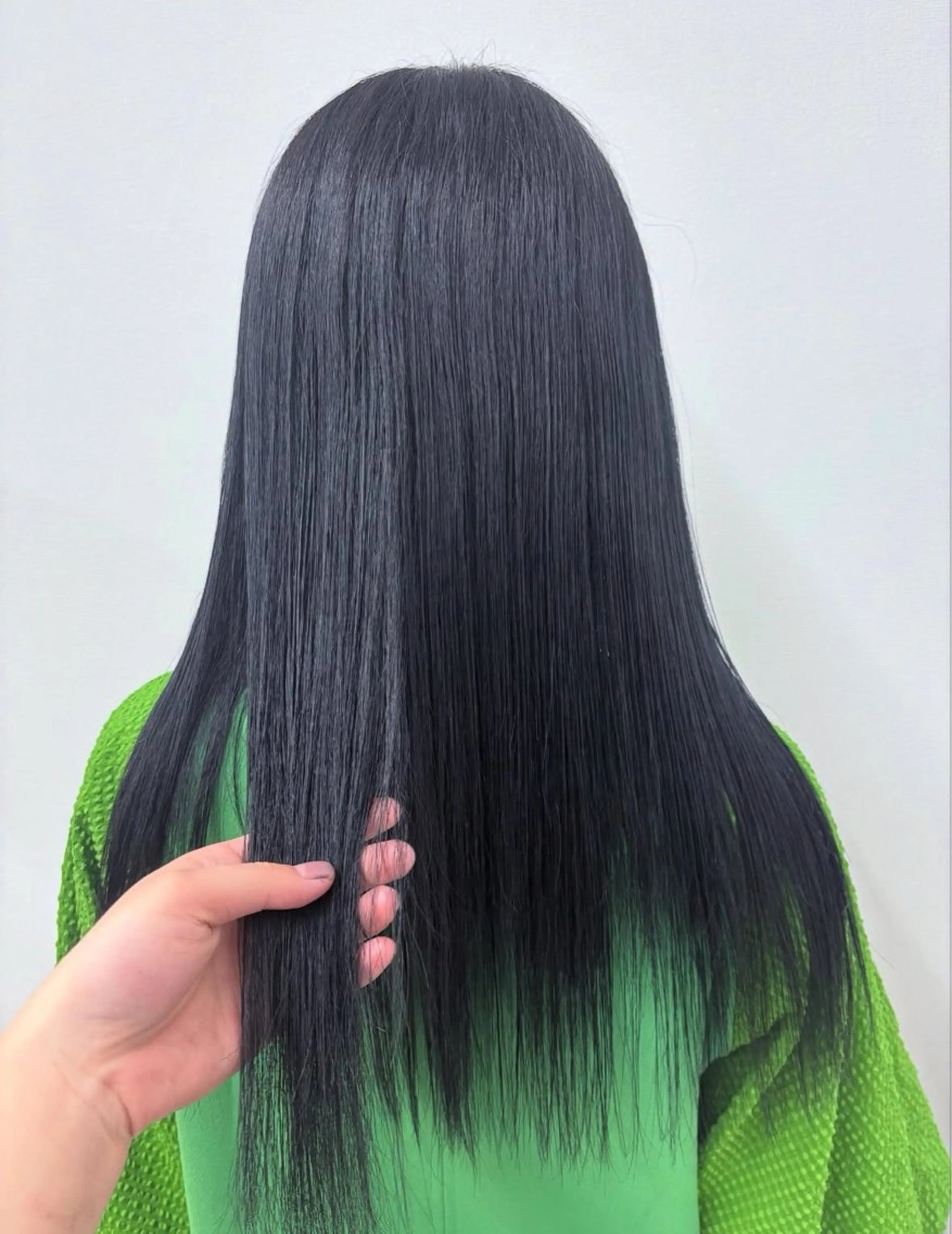 カラー 黒髪 ブルーカラー ブルーブラック 權軒 真尋のヘアスタイル