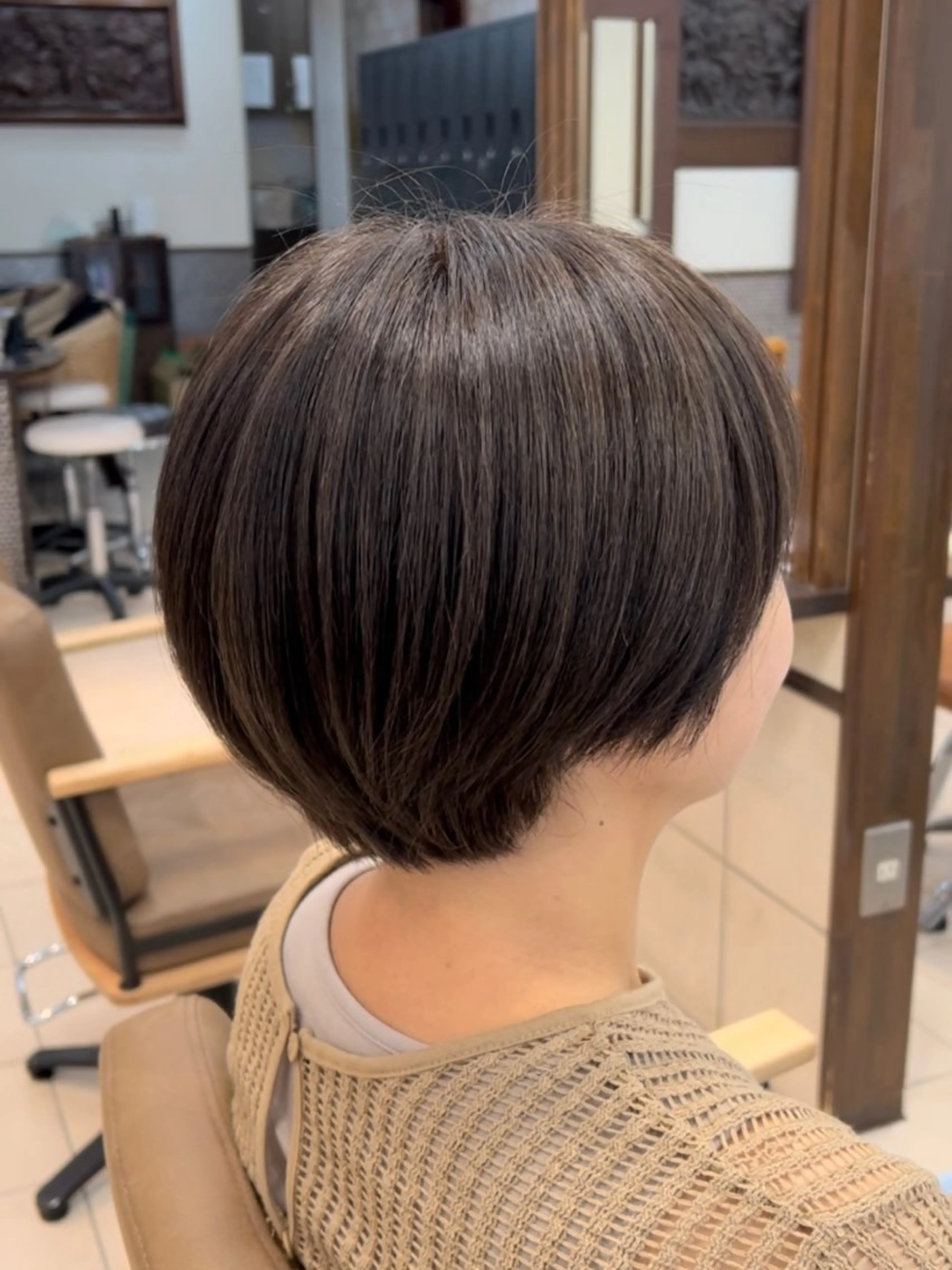 ショート 白髪ぼかし脱白髪染め 大塚綾のヘアスタイル