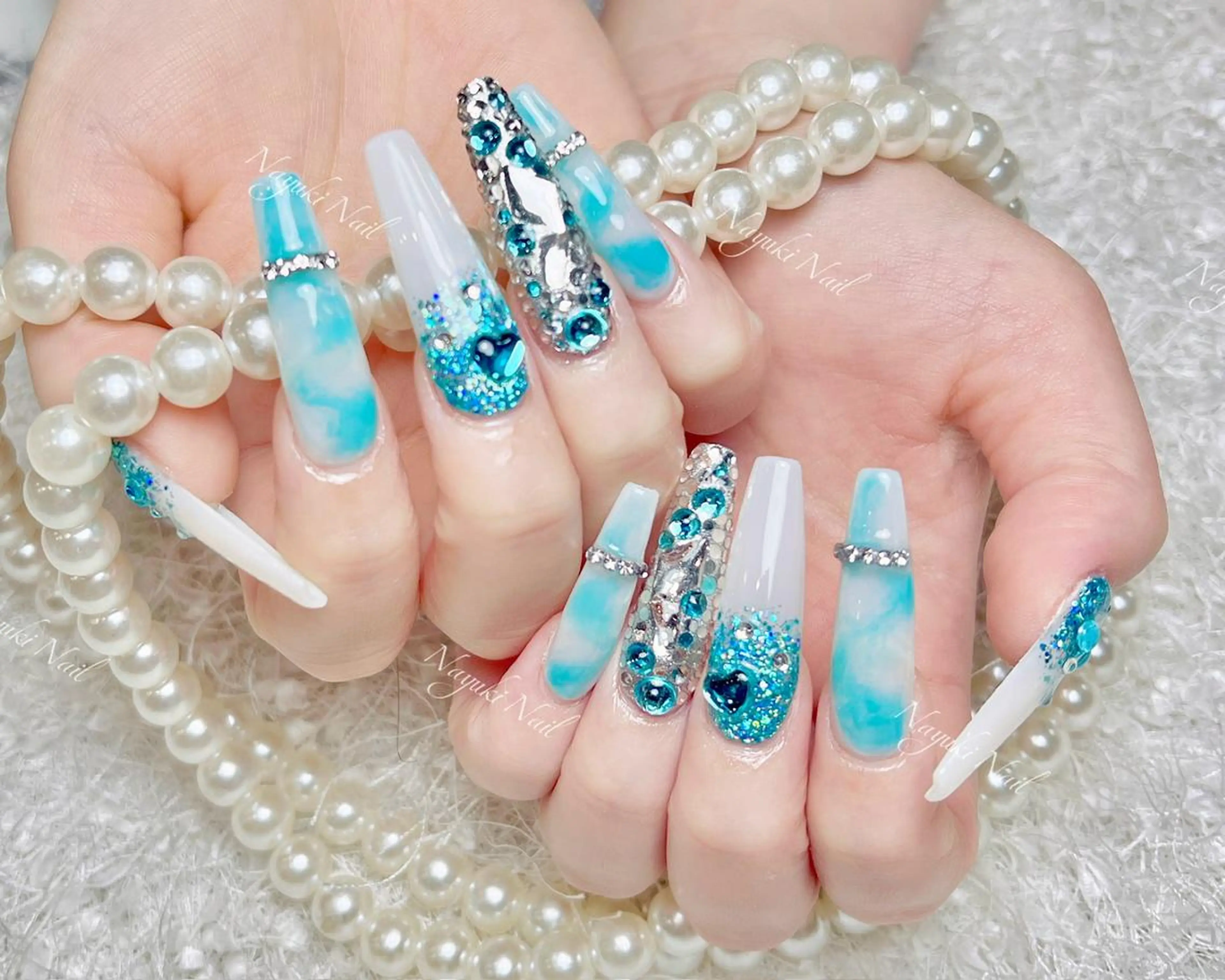 ネイル 🦋 Queenieのネイルデザイン