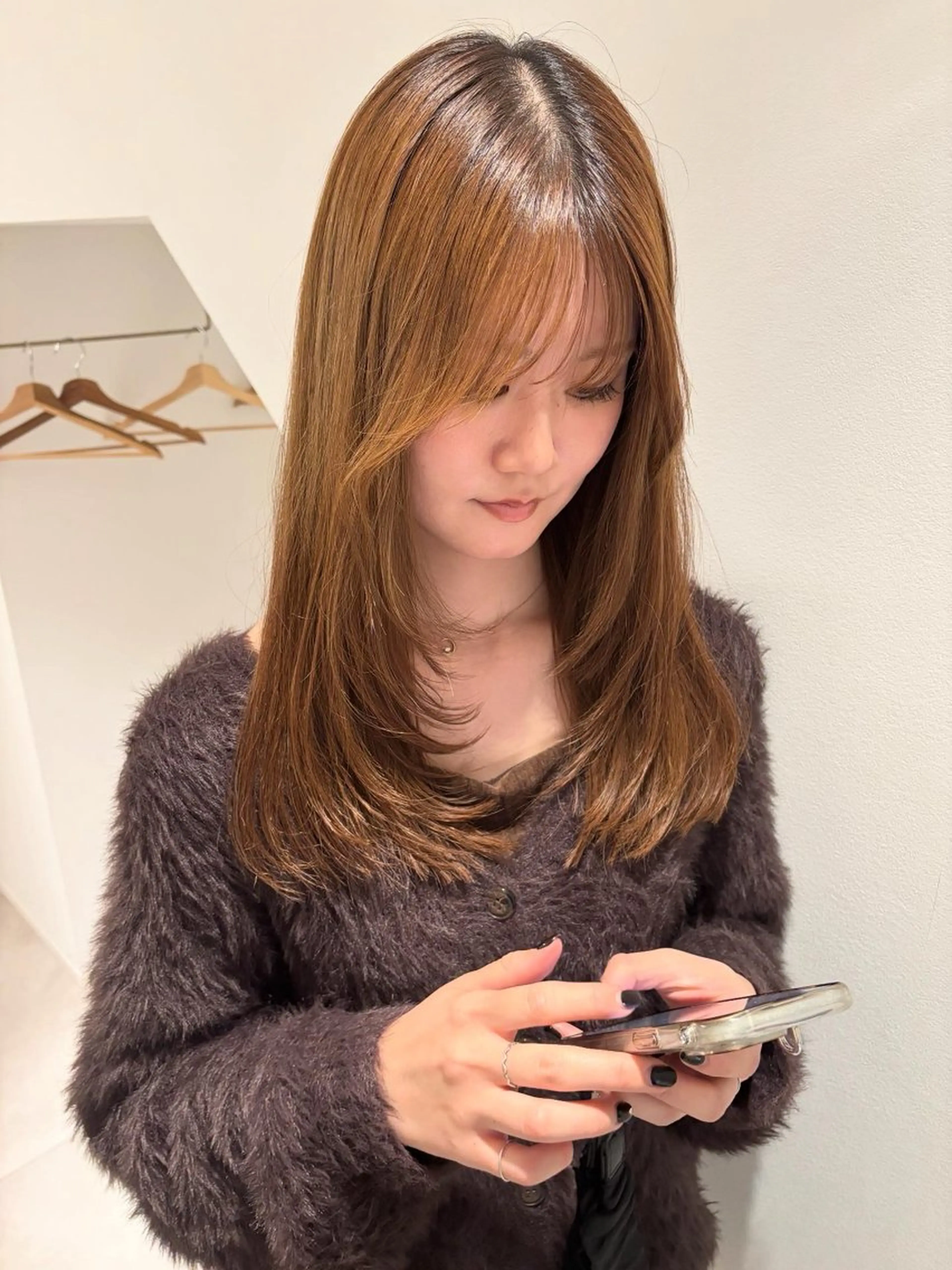 ロング 韓国風ヘア レイヤーカット ロング 小顔カット 苅郷 羽瑛のヘアスタイル