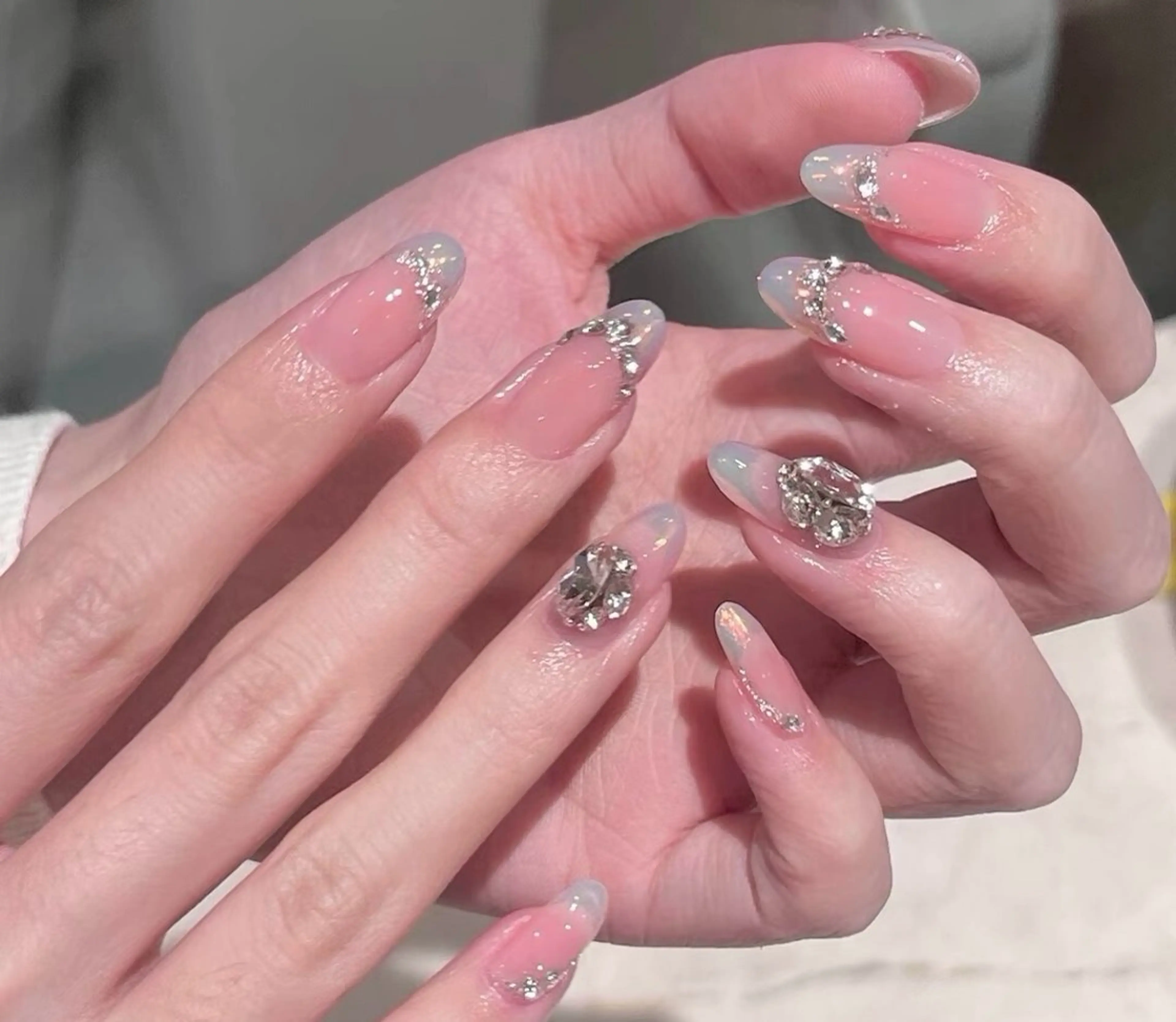 ネイル チークネイル 長さ出し フラワーネイル フレンチネイル ガーリー sun nail池袋 モデル募集のネイルデザイン