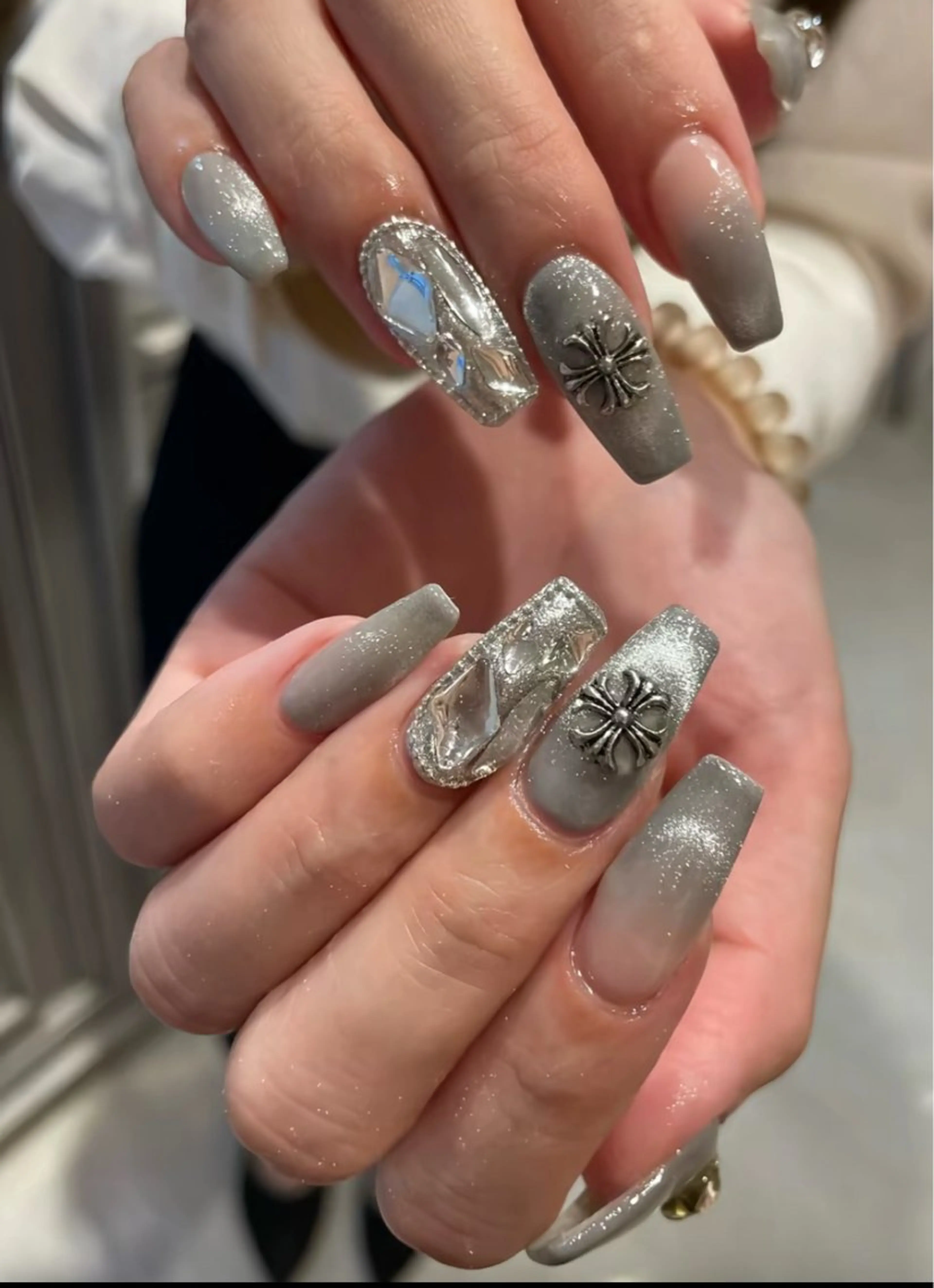 ネイル アートネイル 長さ出し ジェルネイル マグネットネイル ニュアンスネイル Kanao_ CloudyChanのネイルデザイン