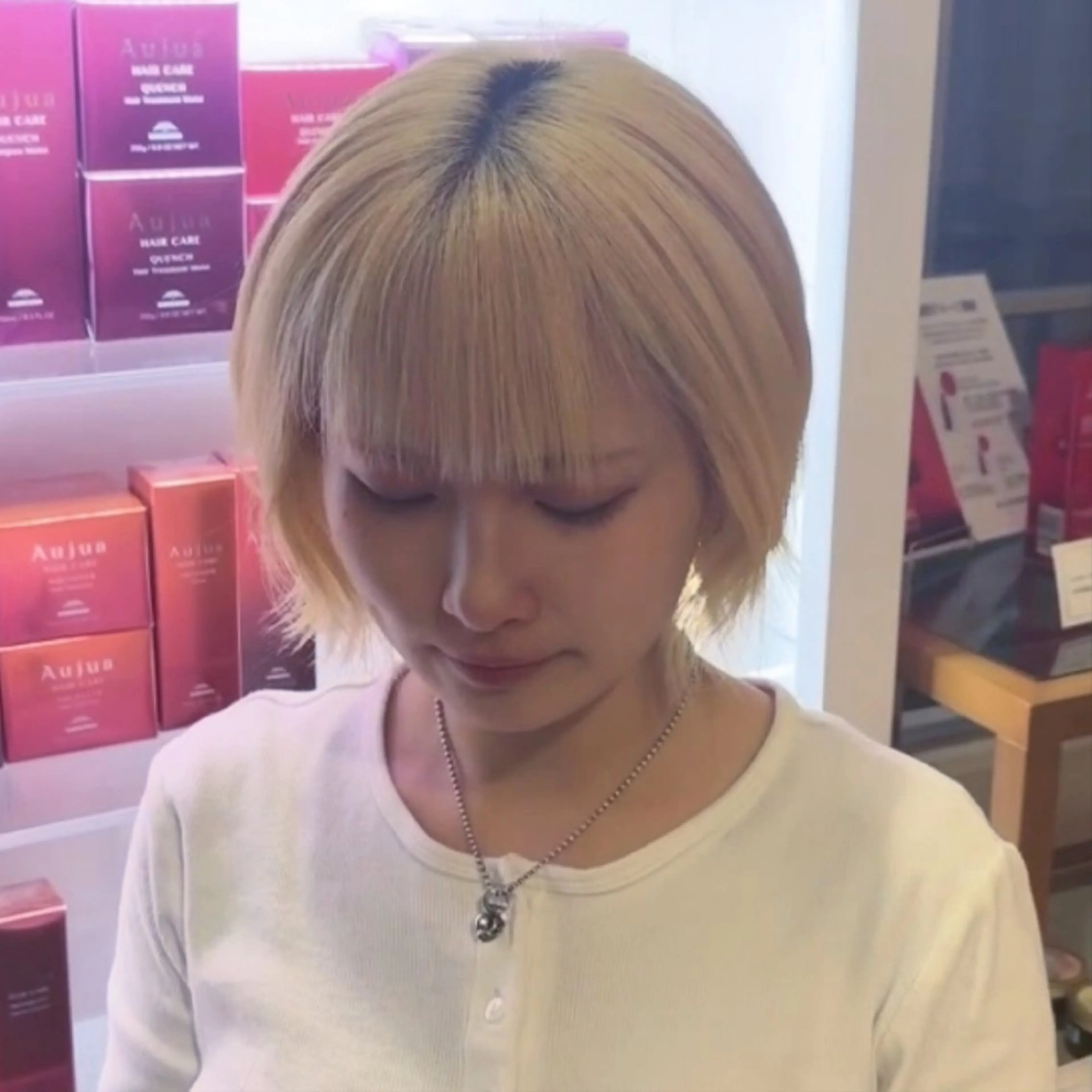 ショート ボブレイヤー ボブ レイヤーカット ✨ケアブリーチカラー ✨️透明感カラーのヘアスタイル