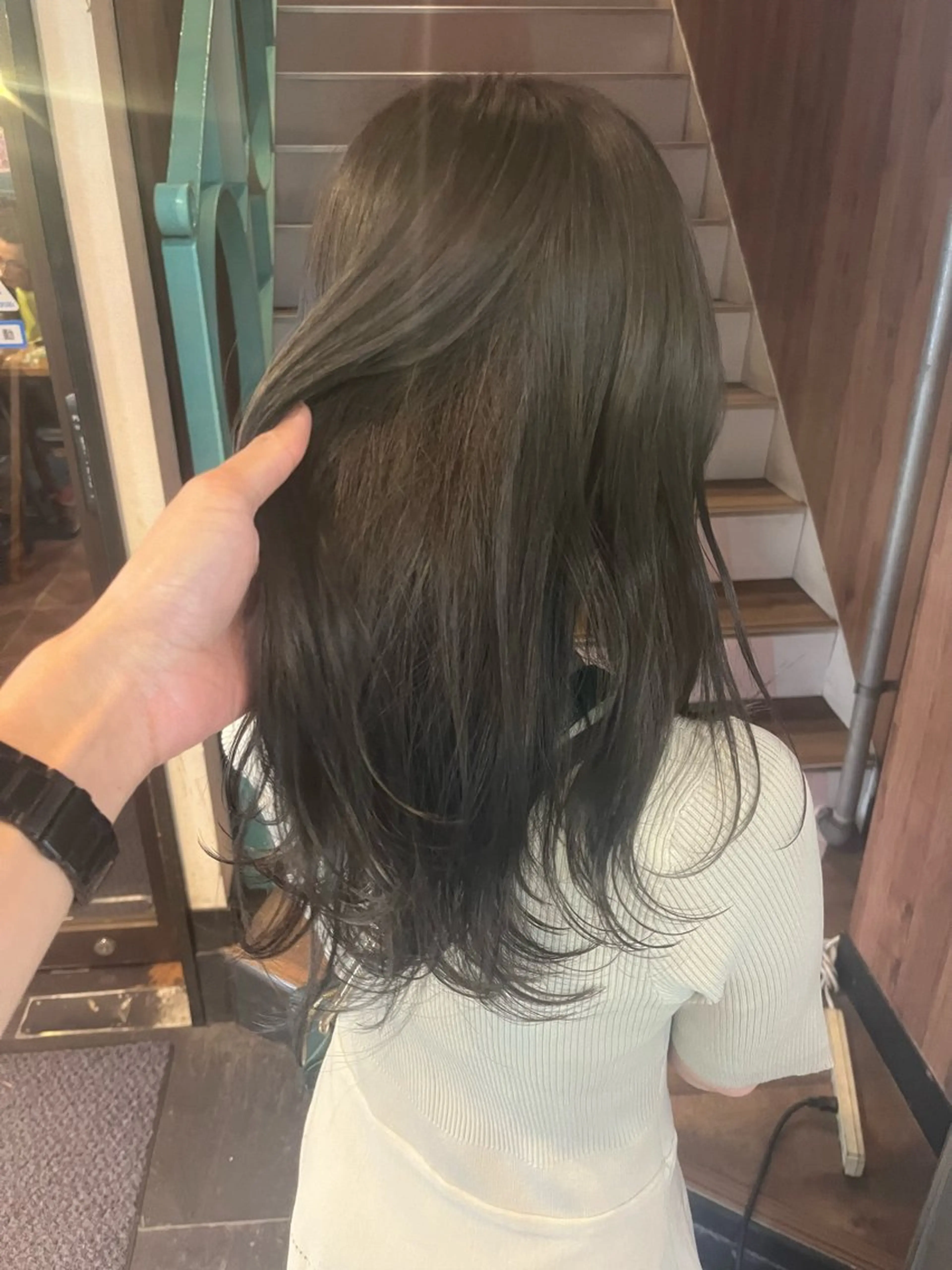 ミディアム カラー パーマ ヘアアレンジ アディクシーカラー 透明感カラー インナーカラー カット ヘアカラー トリートメント 暗髪透明感カラー/ インナー/小島良太のヘアスタイル