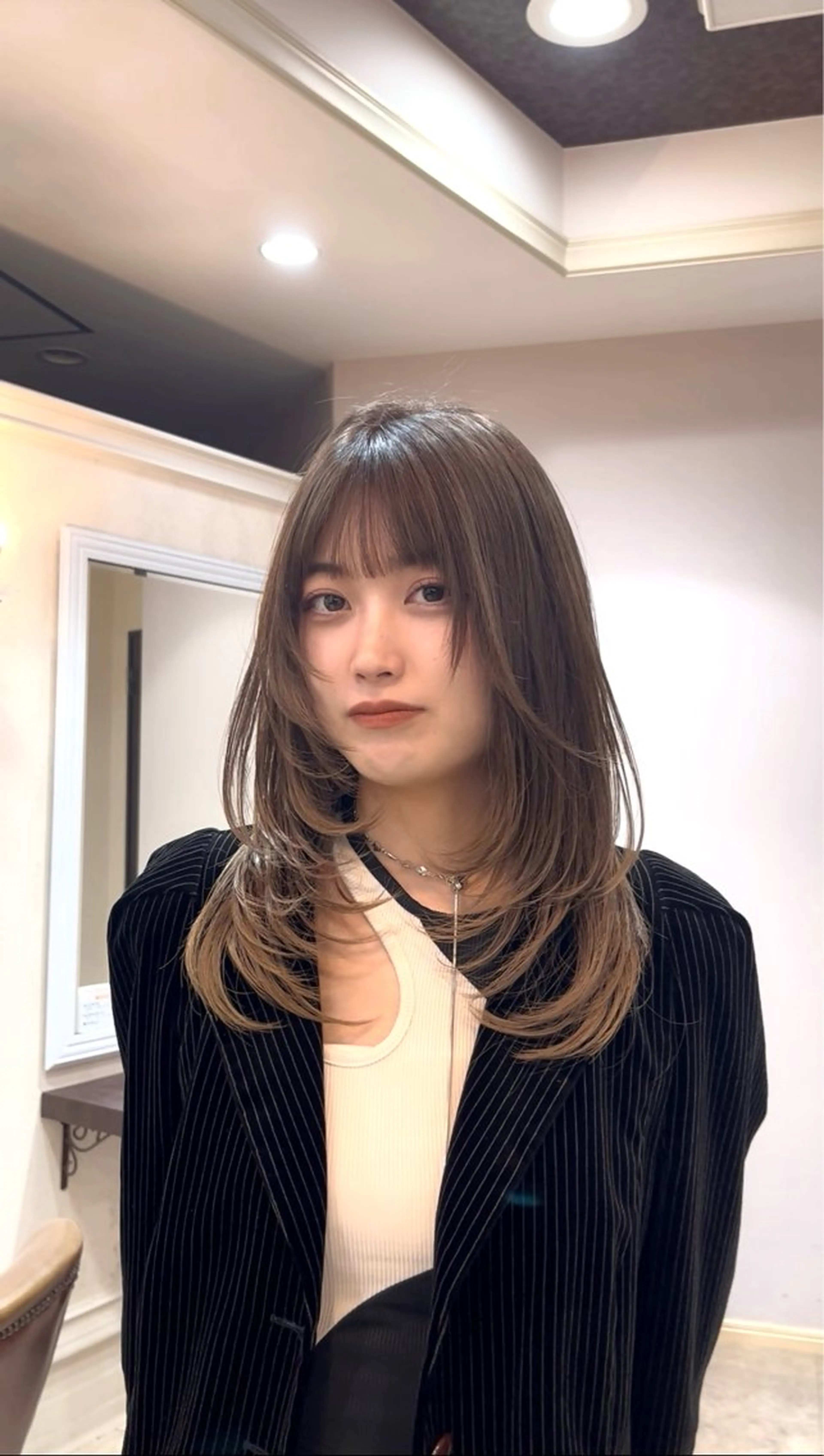 セミロング 山本 梨華のヘアスタイル