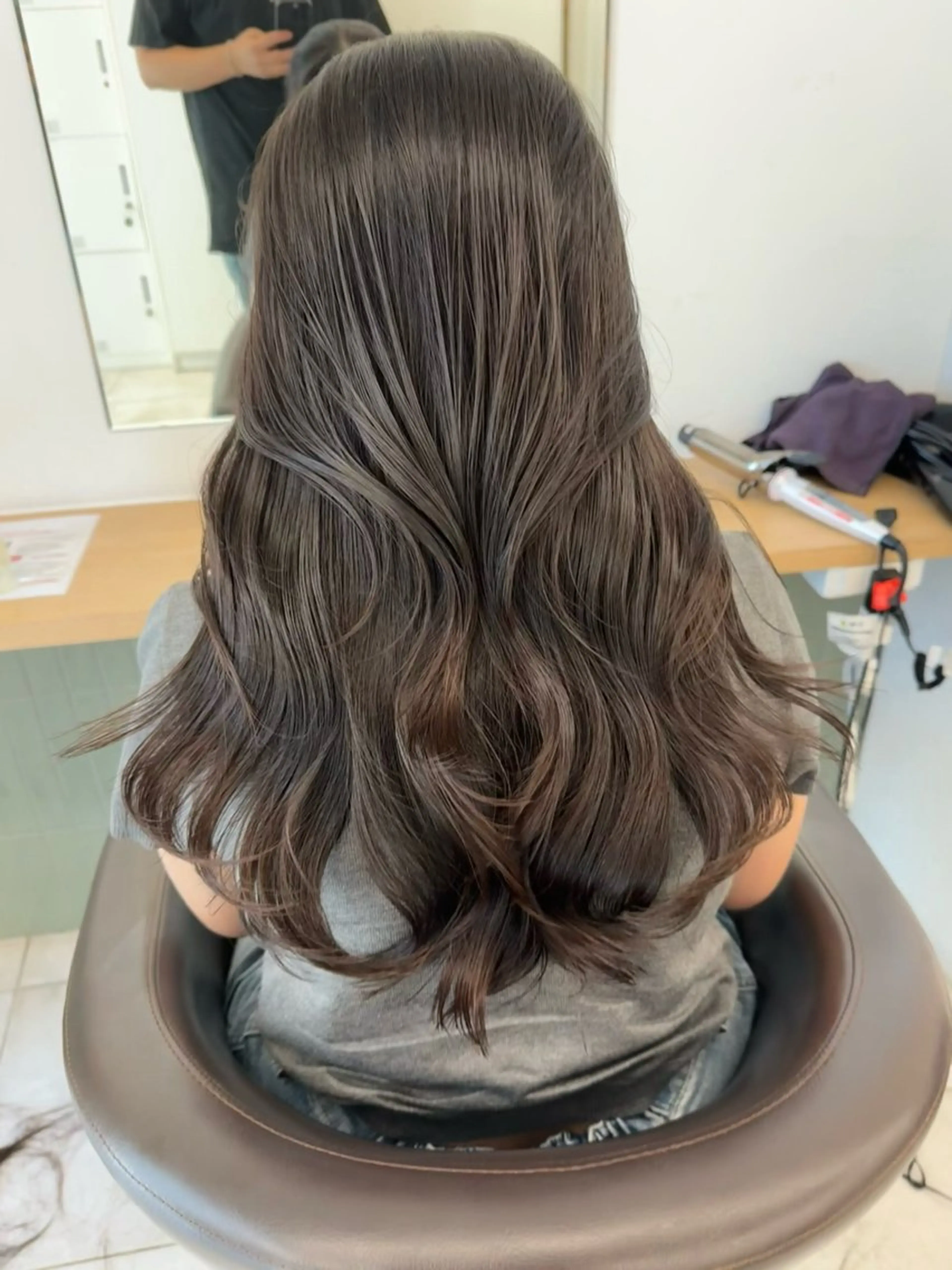 ロング カラー ベージュカラー ブリーチ ケアカラー 透明感カラー グレージュ カット ヘアカラー トリートメント 赤み消し韓国ヘア レイヤー縮毛🤍渡邉のヘアスタイル