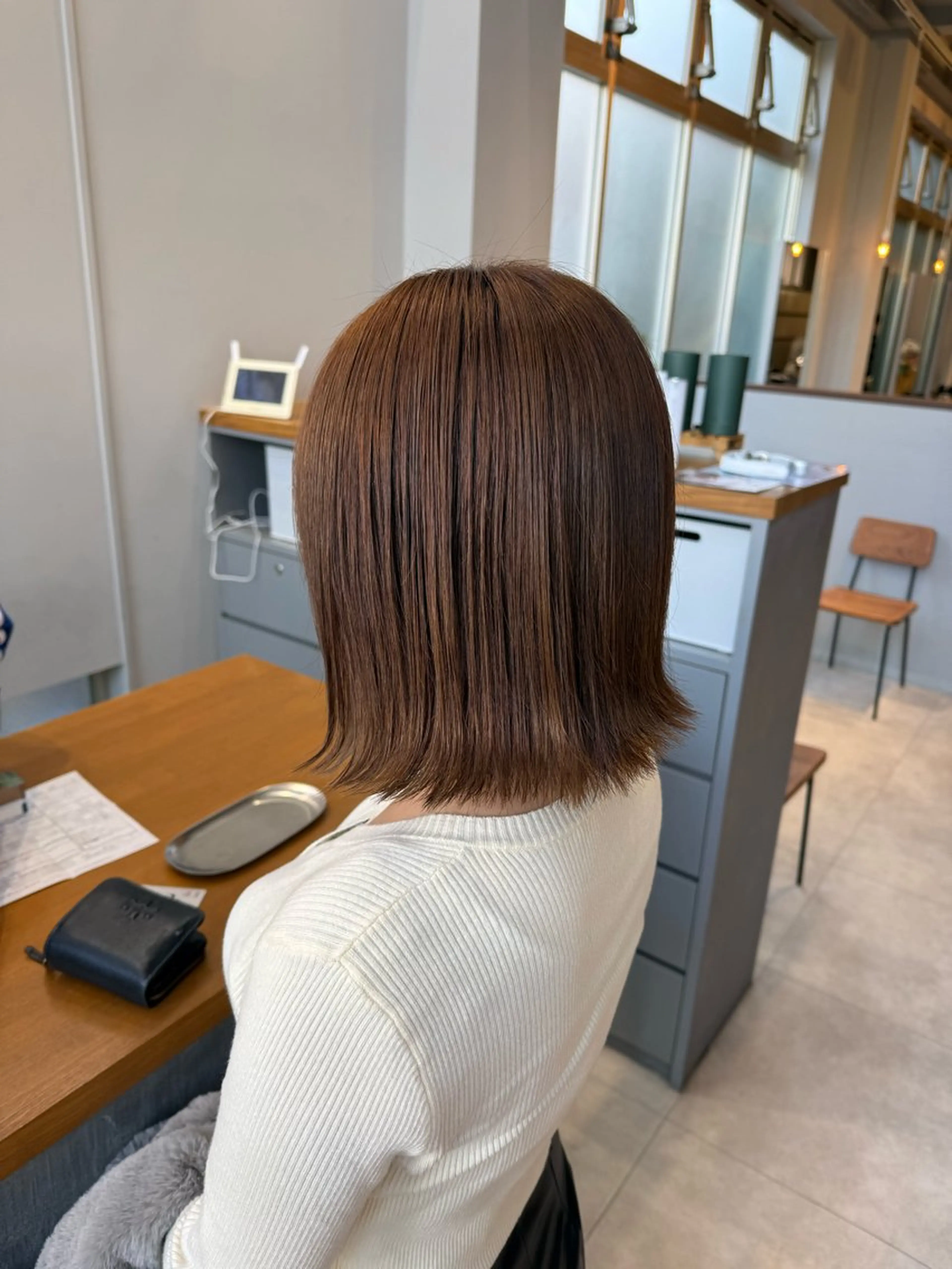 ミディアム カラー 切りっぱなしボブ ボブ カット ヘアカラー エマ ピボット 中川店所属・富原崇太/透明感カラ ー/切りっぱなしボブのヘアスタイル