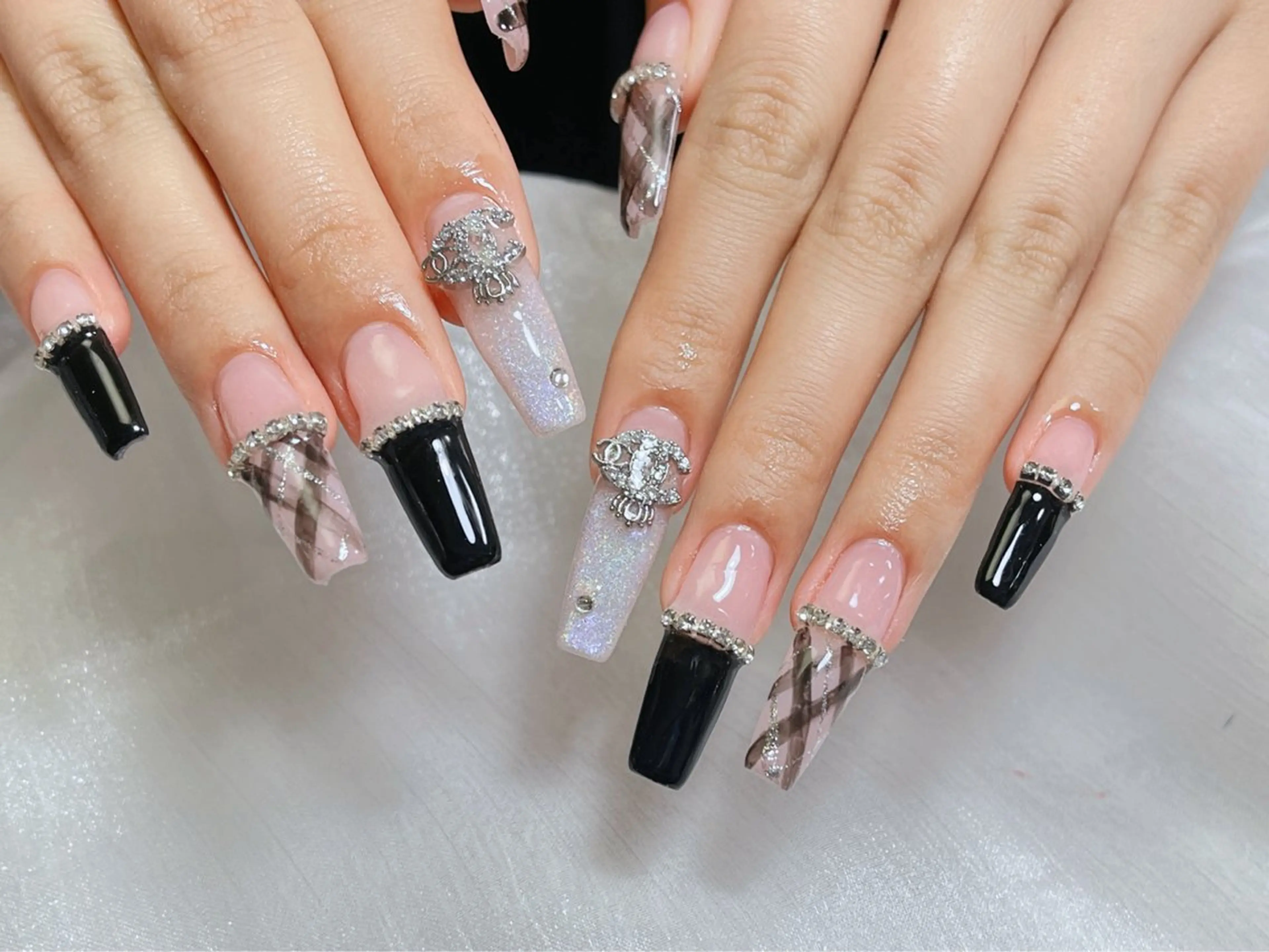 ネイル ハンドネイル 🎀ネイルサロン エクラYUI🎀のネイルデザイン
