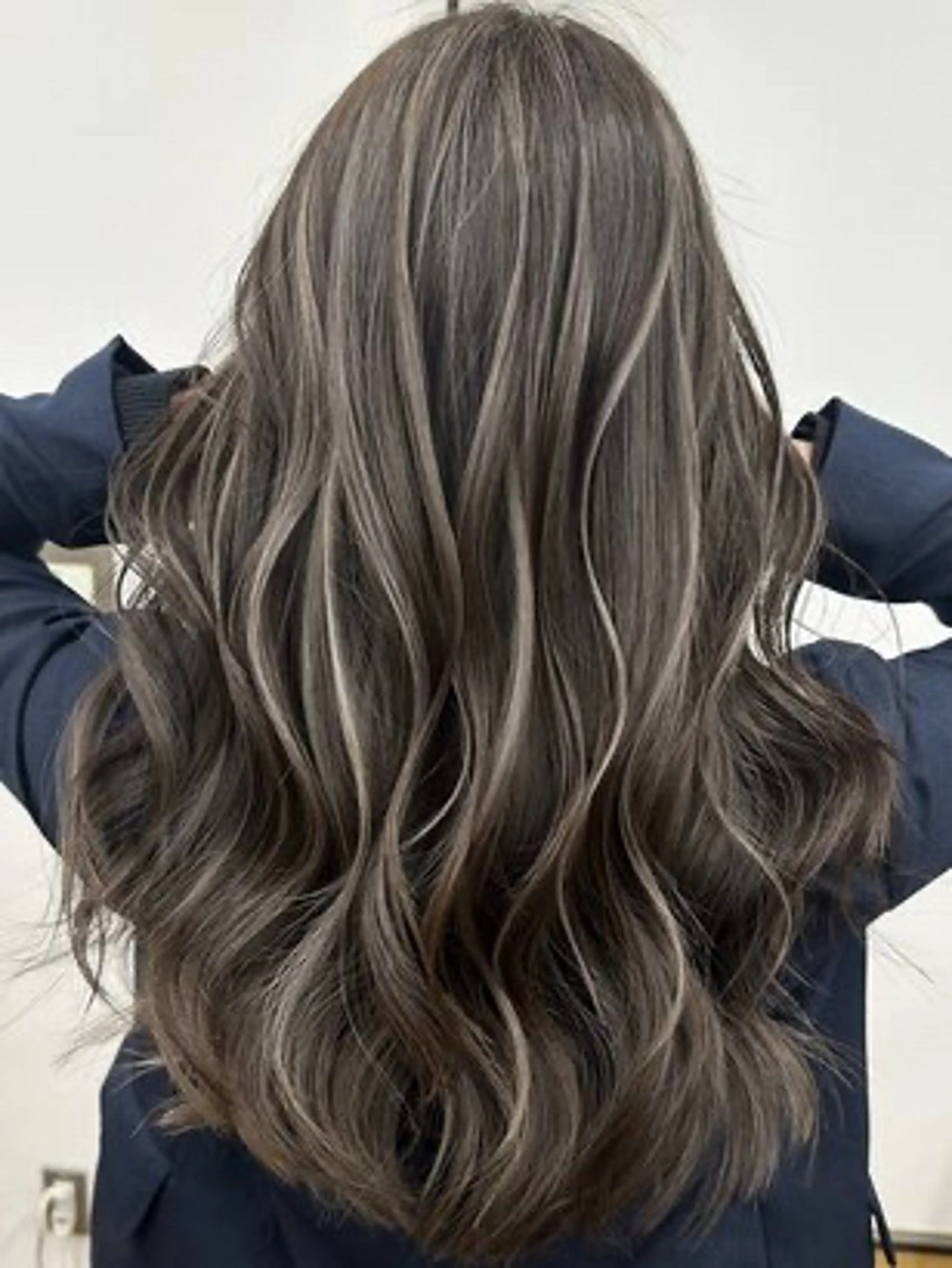 ロング カラー 比嘉 音々のヘアスタイル