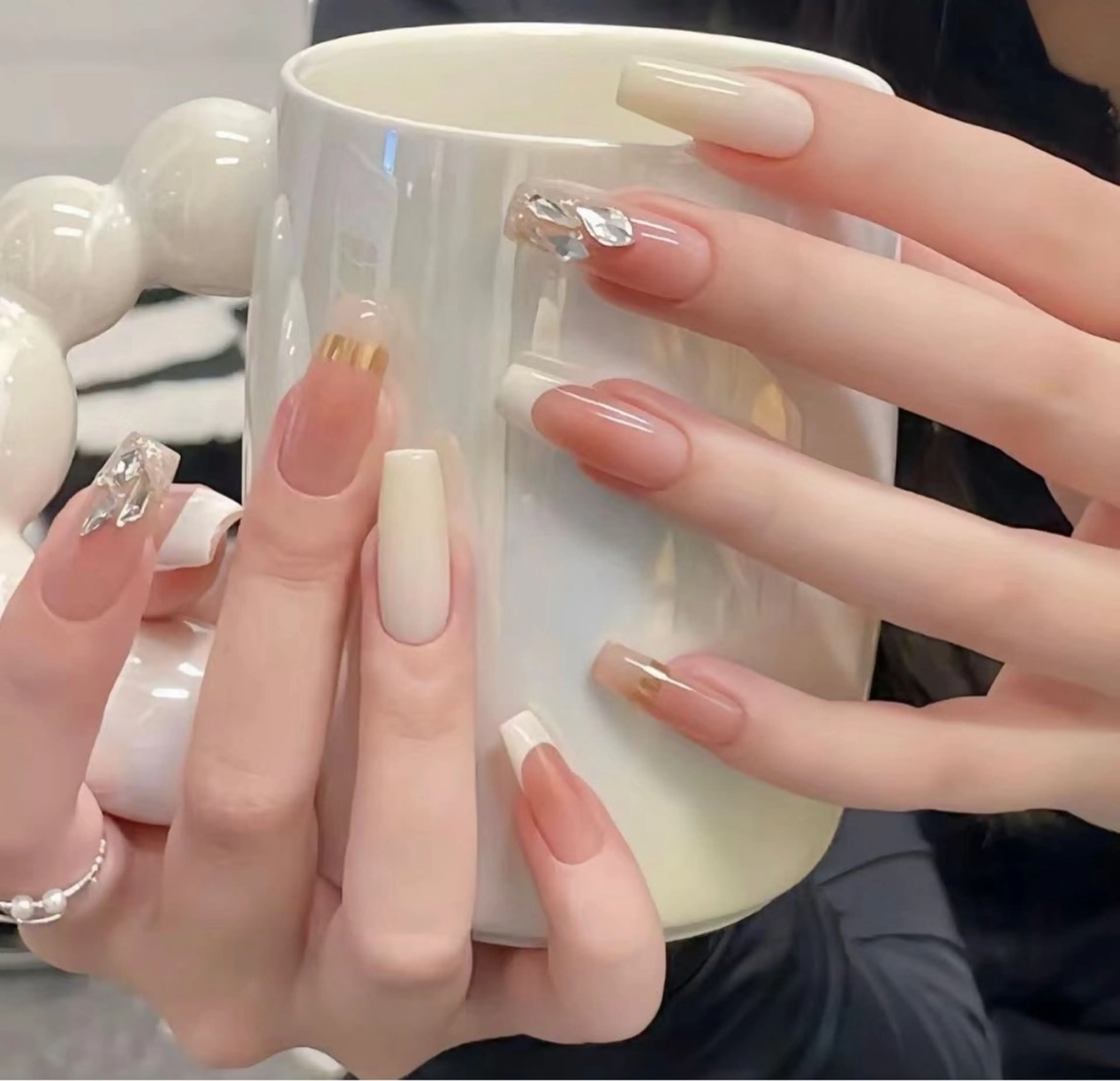 ネイル ハンドネイル 花花 ネイルサロンのネイルデザイン