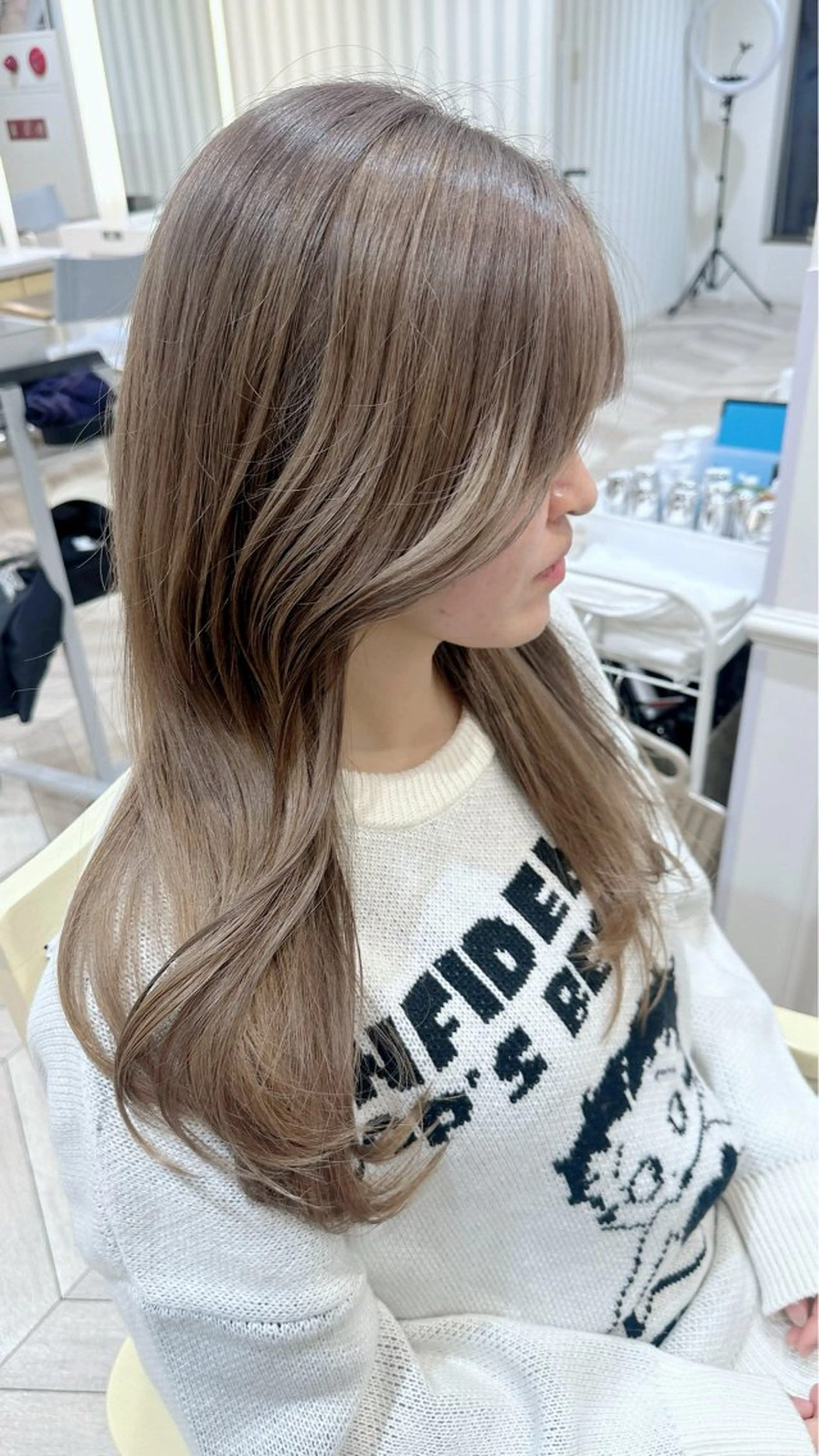 ロング カラー カット ヘアカラー ベージュ/インナー カラー🤍Rieのヘアスタイル