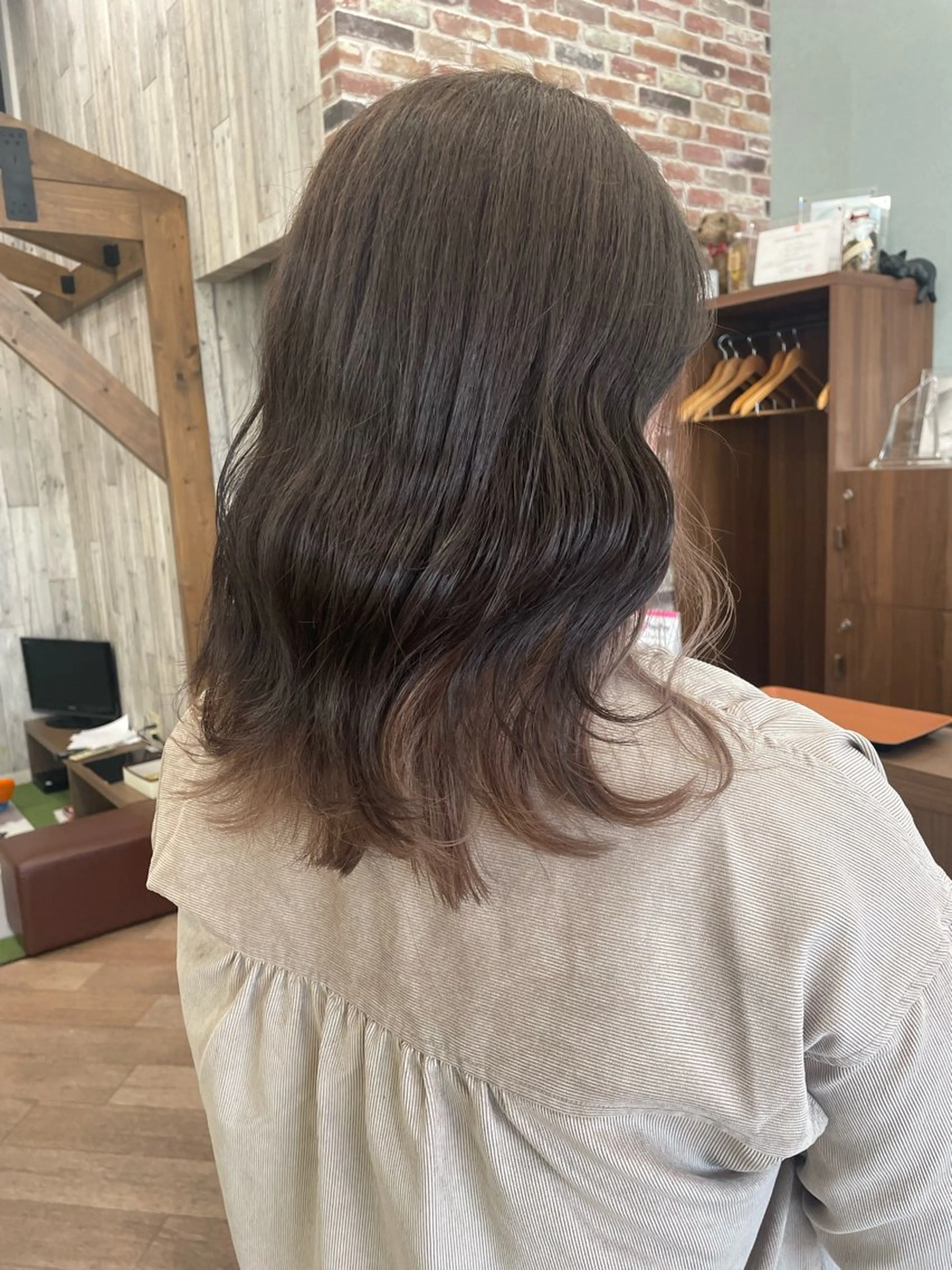 セミロング カット ヘアカラー シミズ カエデ🍁のヘアスタイル