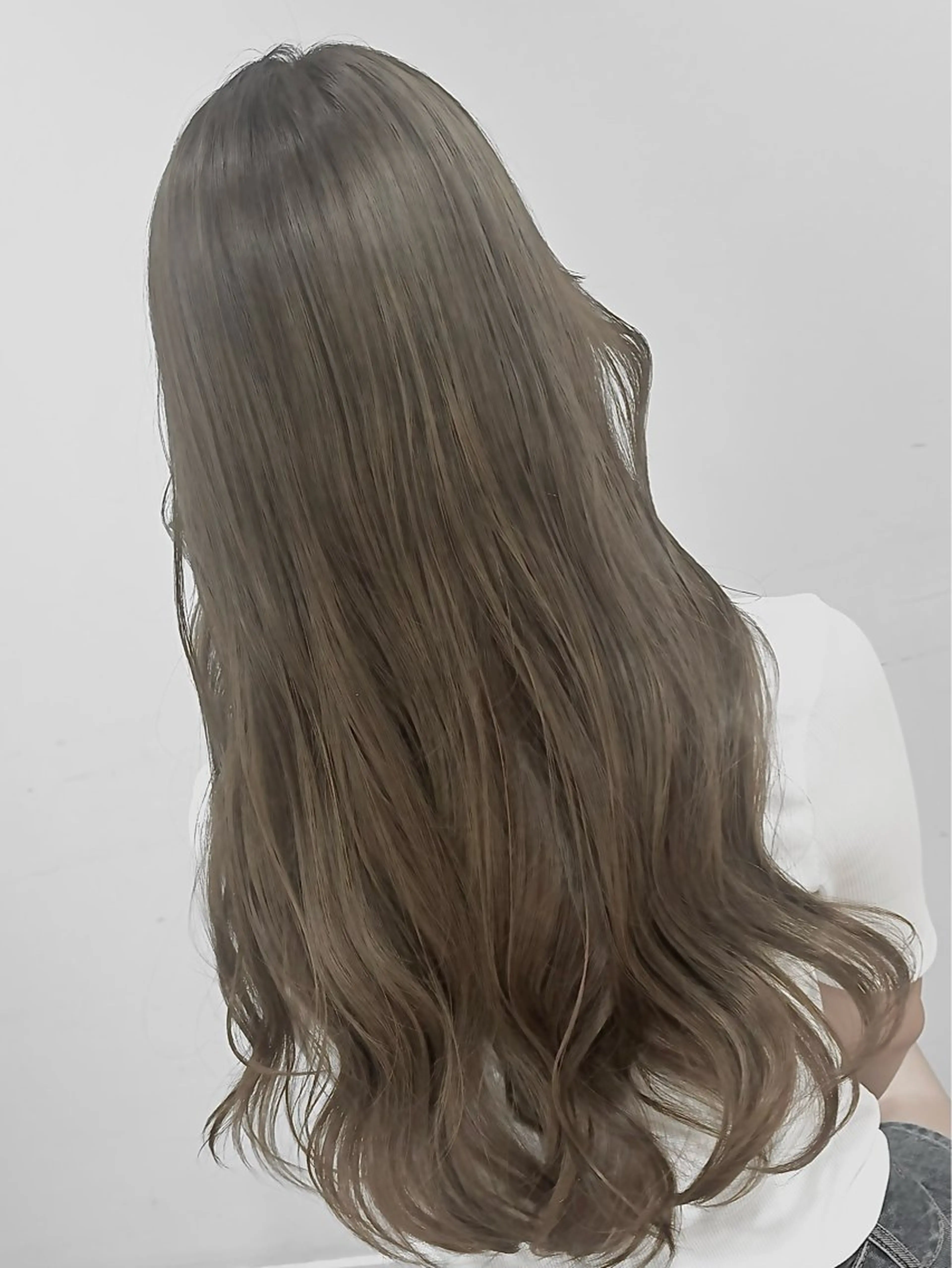 ロング カラー ベージュカラー Helm所属・久次米 智人のヘアスタイル