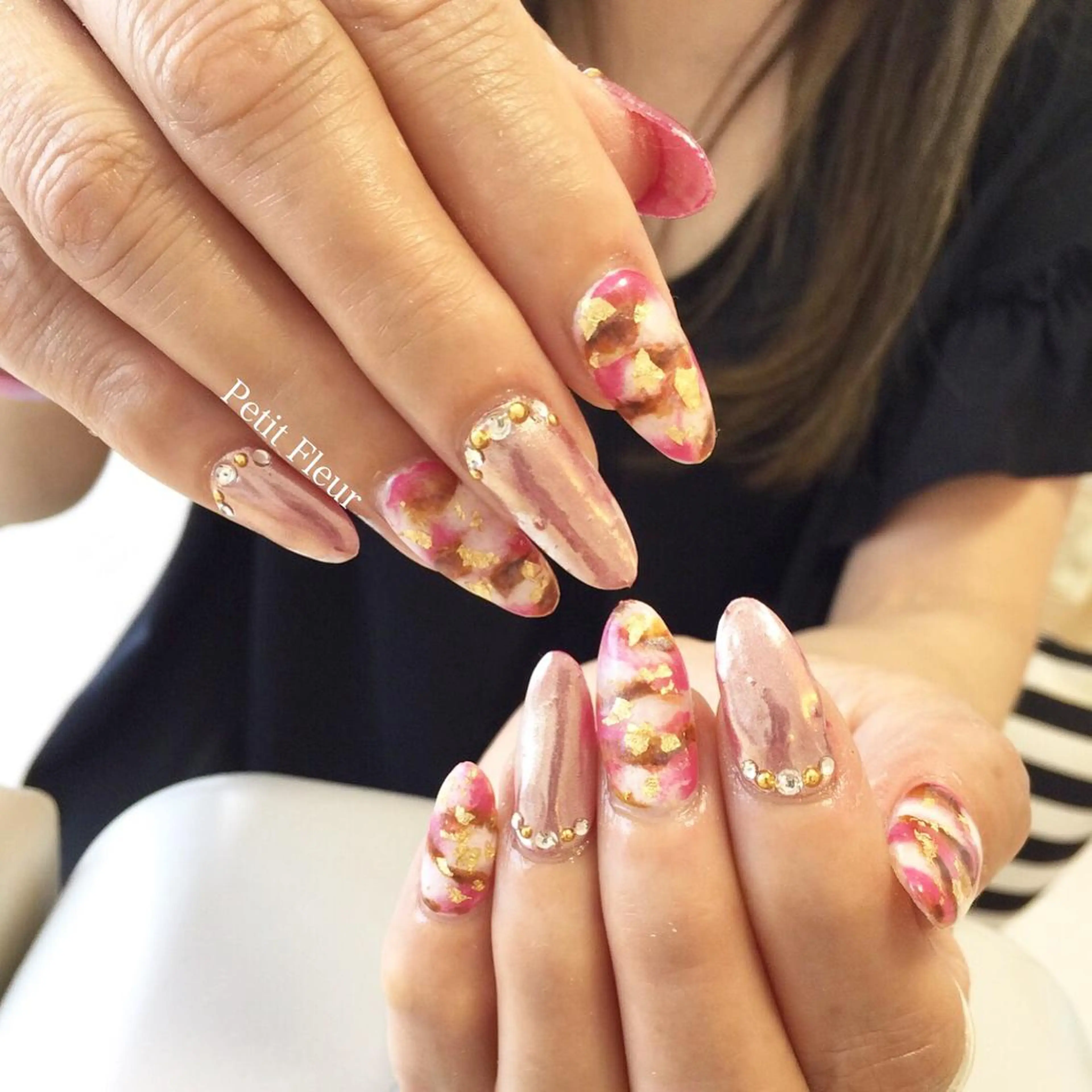 ネイル ロングネイル ミラーネイル 持ち込み ピンク Petit Fleur所属・青柳 亜梨奈のマツエク・マツパデザイン