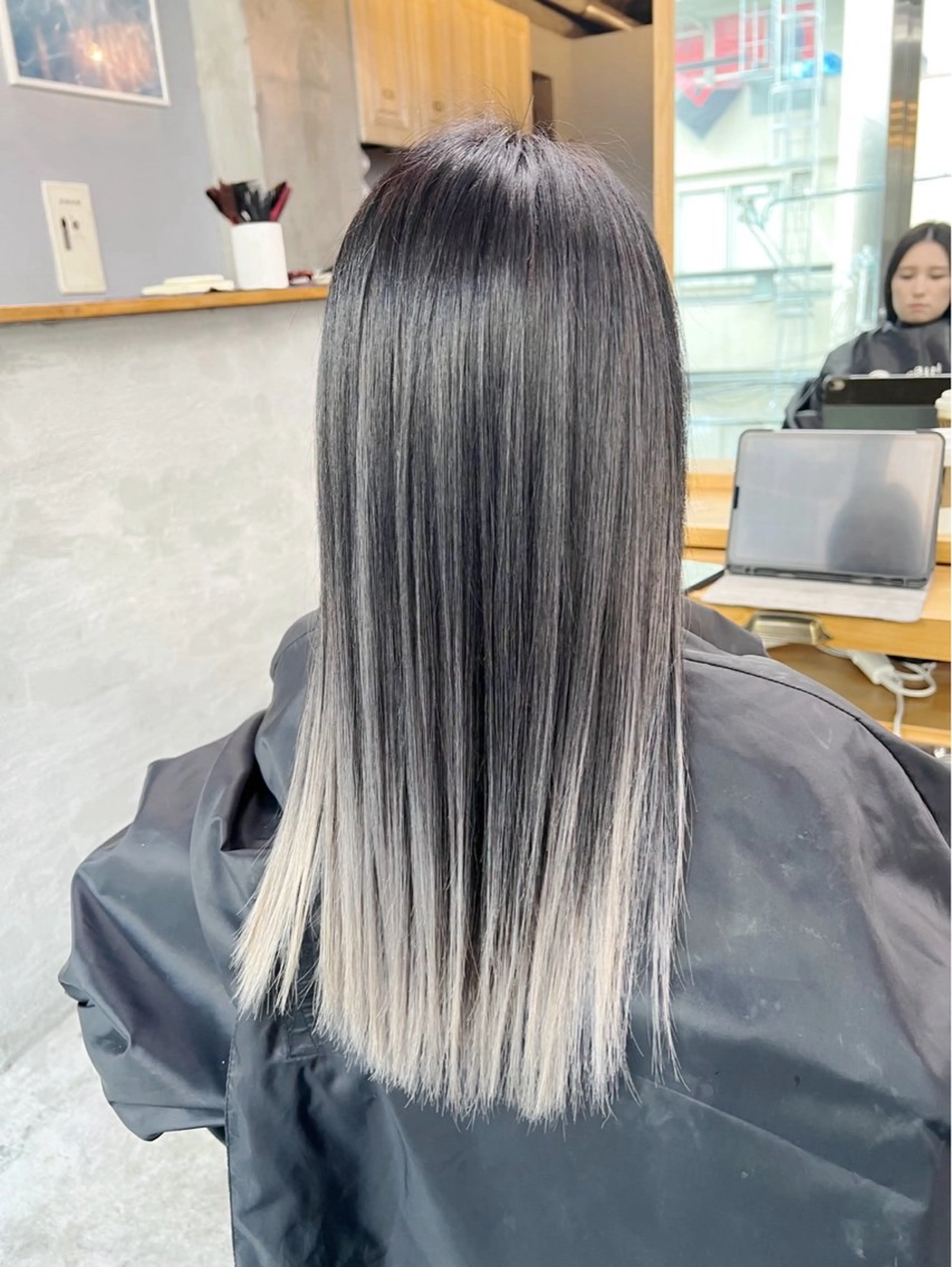 セミロング カラー バレイヤージュ シルバー ホワイトシルバー レイヤーカット ヘアカラー トリートメント ROBIN所属・指名数No.1 /NAOYAのヘアスタイル