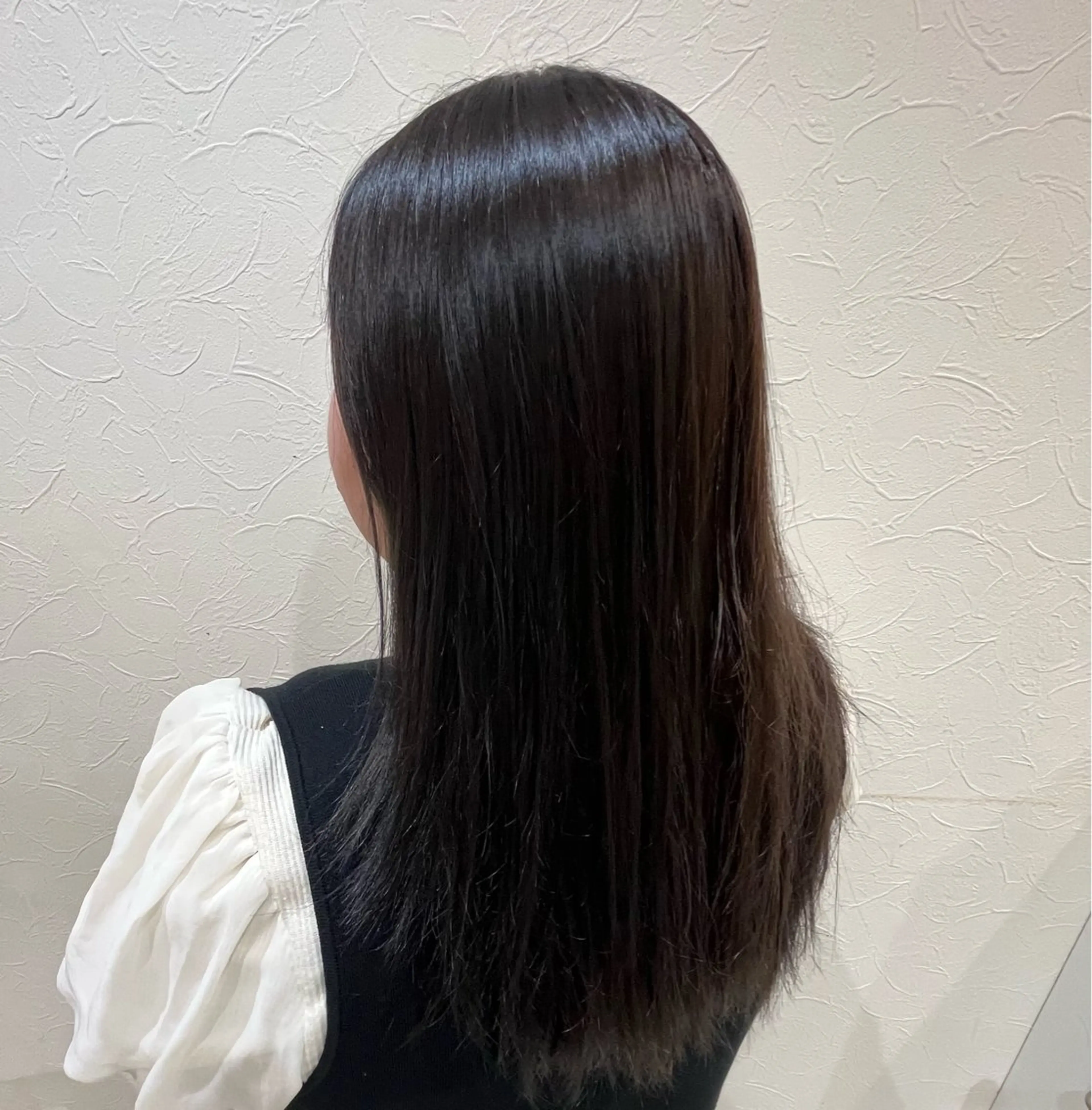 ロング カラー 岡田 梨紗のヘアスタイル