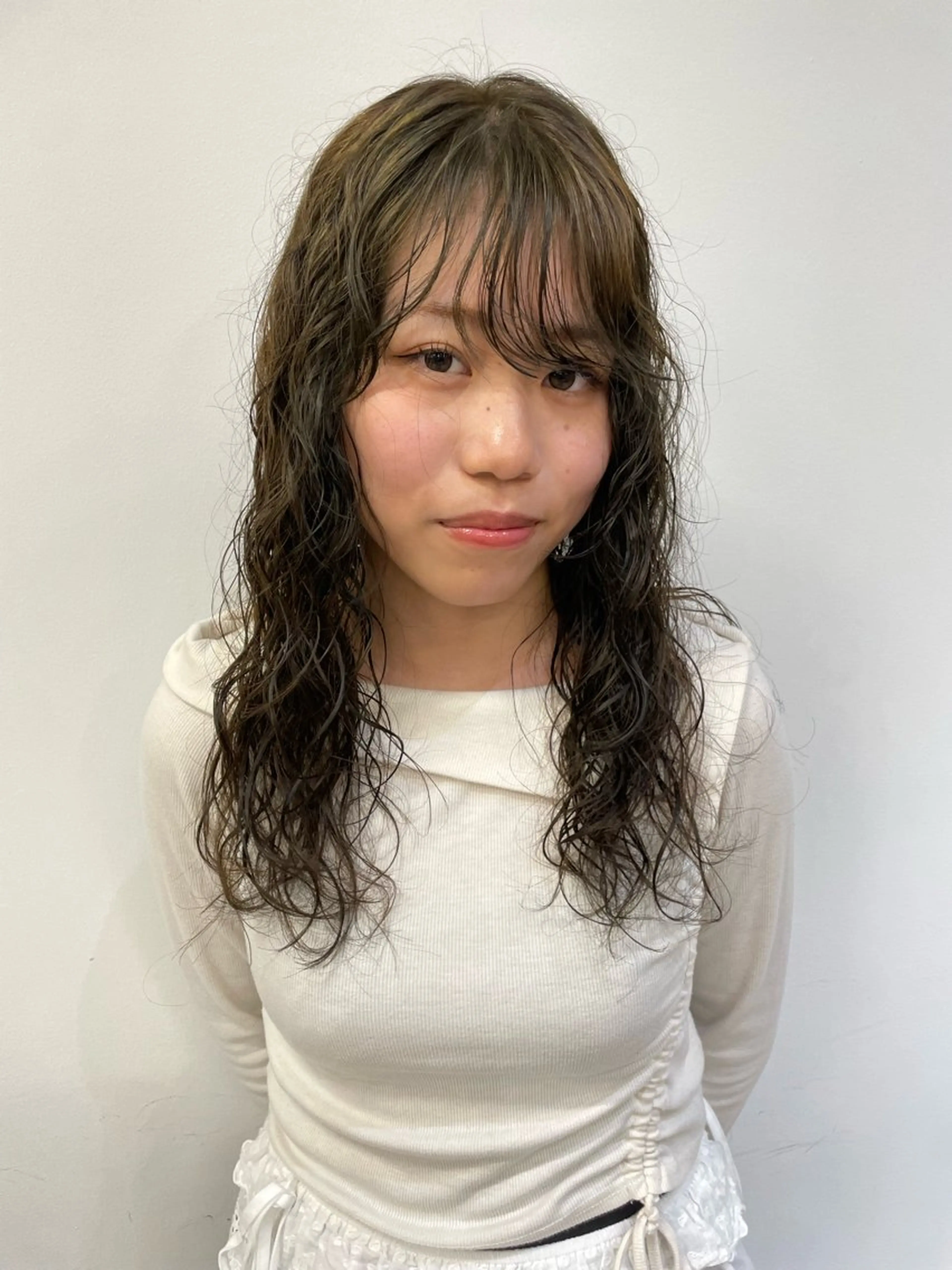 ロング カラー パーマ Nalu pu loa hachi所属・金尾 凜のヘアスタイル