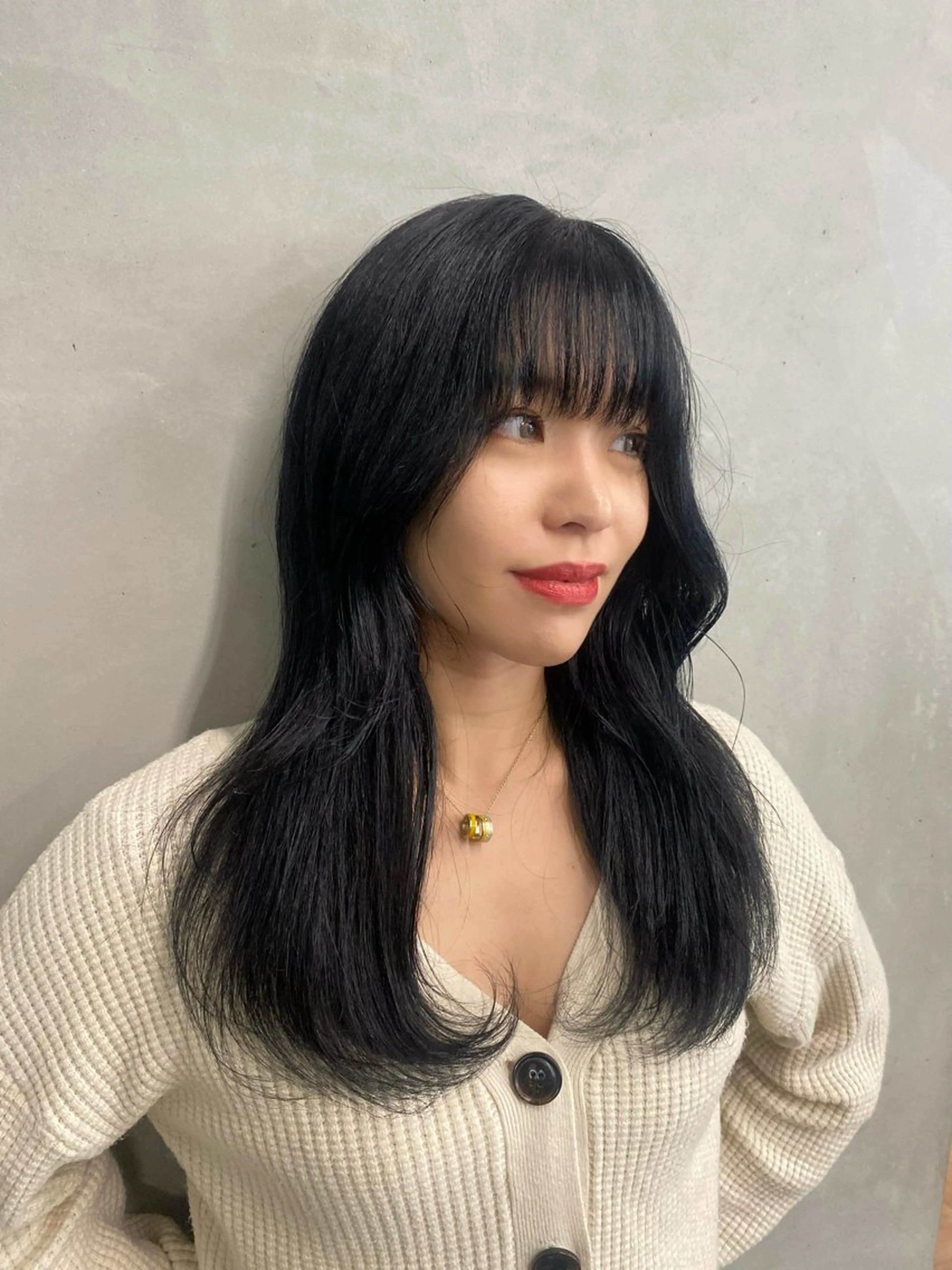 ミディアム カラー ヘアアレンジ 黒髪 ブルーカラー ブルーブラック カット ヘアカラー mina 🌷のヘアスタイル