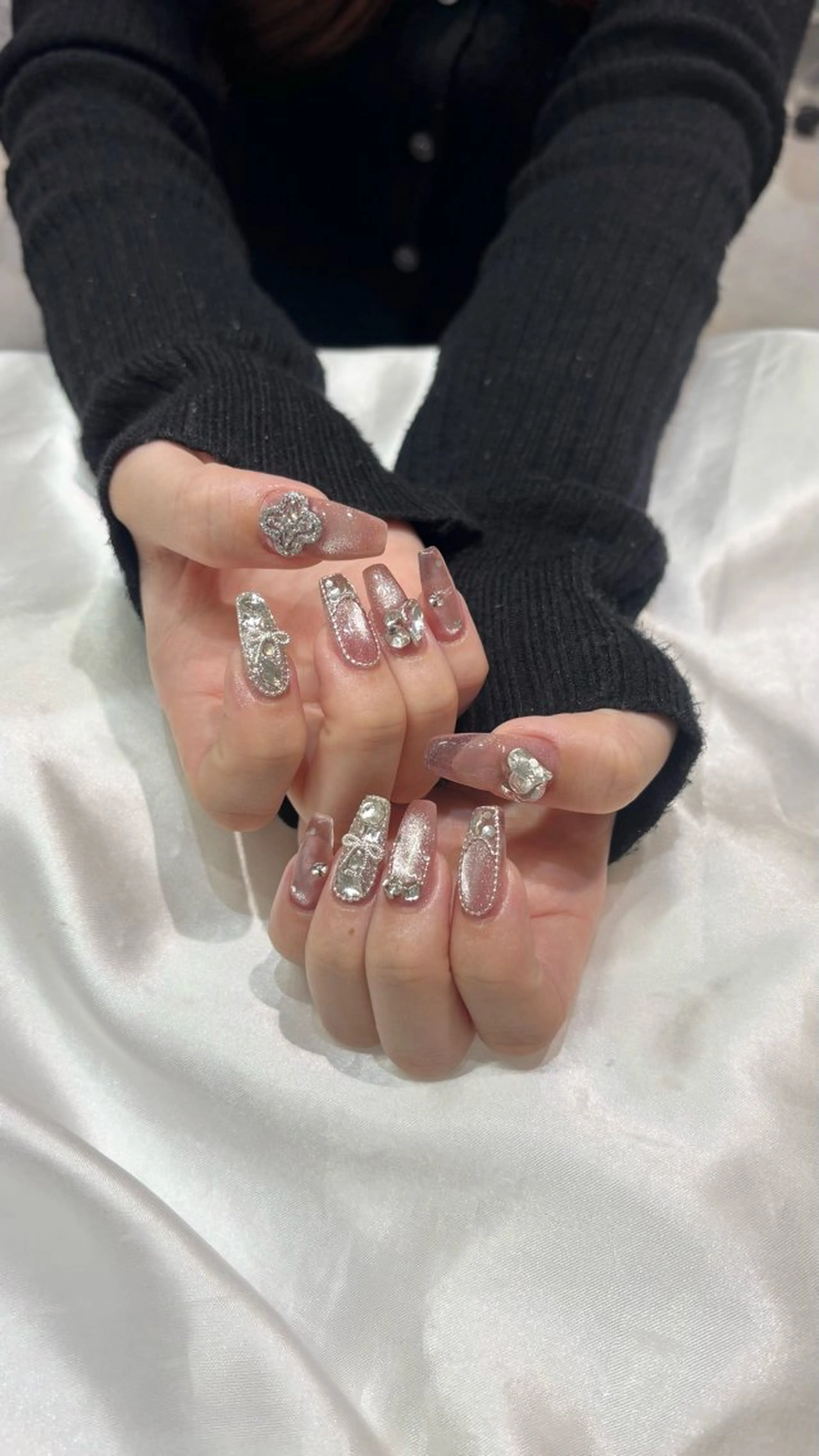 ネイル チークネイル フットネイル フレンチネイル ガーリー ガラスフレンチ ハンドネイル GO TODAY SHAiRE SALON 表参道colore店所属・emmi nailのネイルデザイン