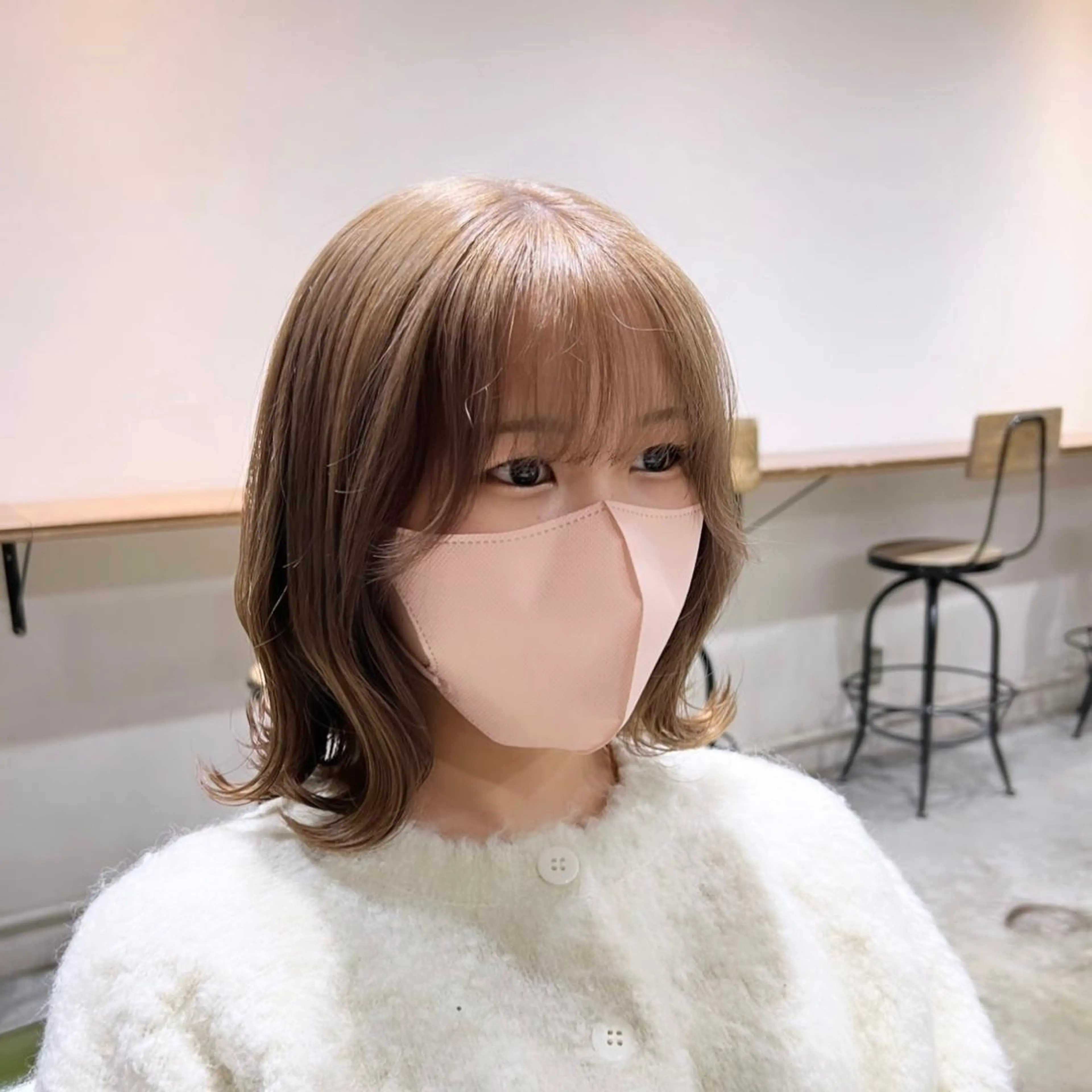 ショート カラー ベージュカラー デザインカラー ハイトーンカラー ミルクティーベージュ ヘアカラー トリートメント ヘッドスパ ヘアセット オカベ ショウマのヘアスタイル