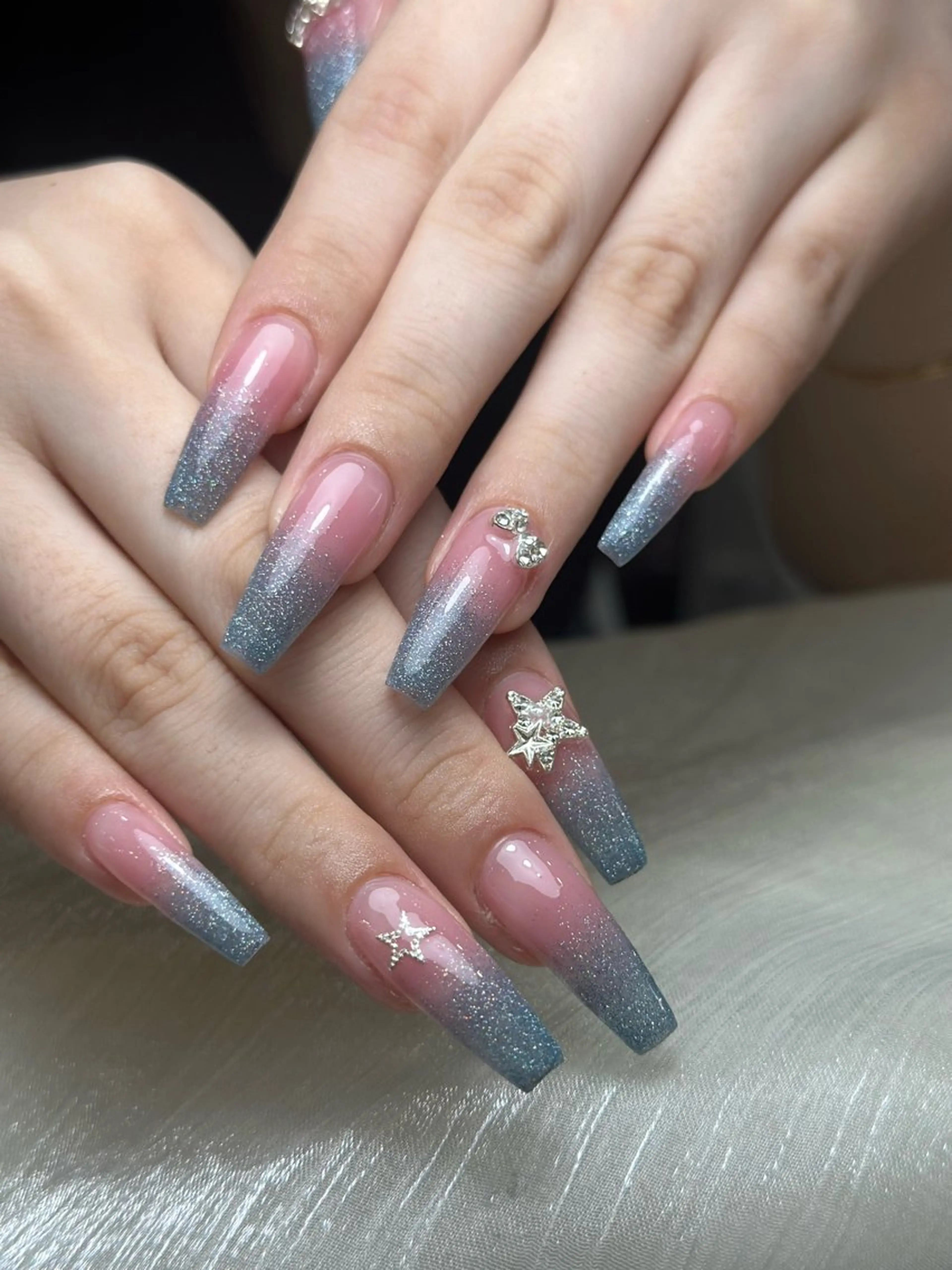 ネイル フレンチネイル グラデーション 韓国ネイル マグネットネイル シンプルネイル ハンドネイル CoMo Nail Studio所属・CoMo Nailのネイルデザイン