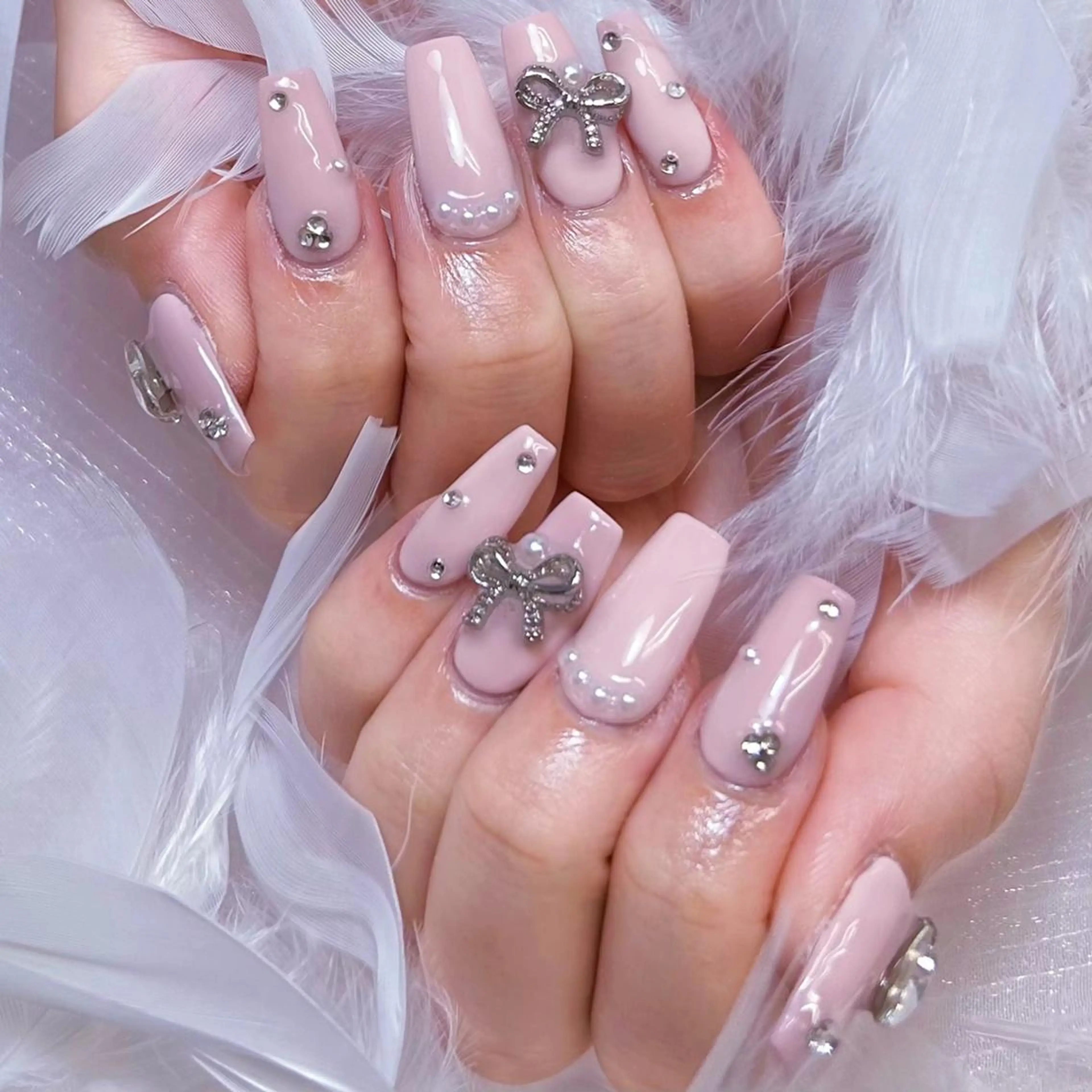 ネイル アートネイル オーロラネイル ガーリー キラキラネイル 韓国ネイル ハンドネイル YOYO 💅のネイルデザイン