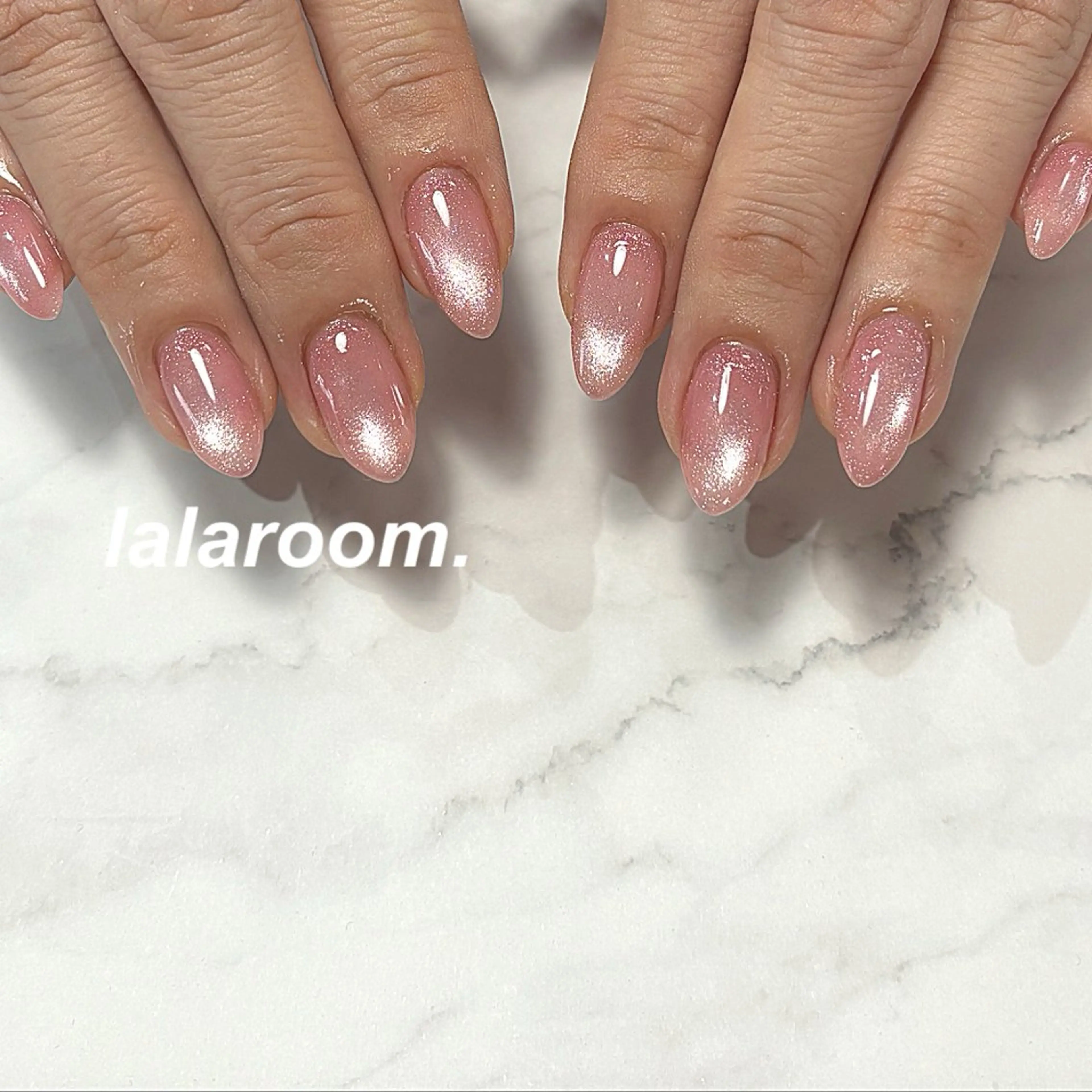ネイル キラキラネイル マグネットネイル オフィスネイル ワンカラーネイル シンプルネイル ハンドネイル lala room.のネイルデザイン