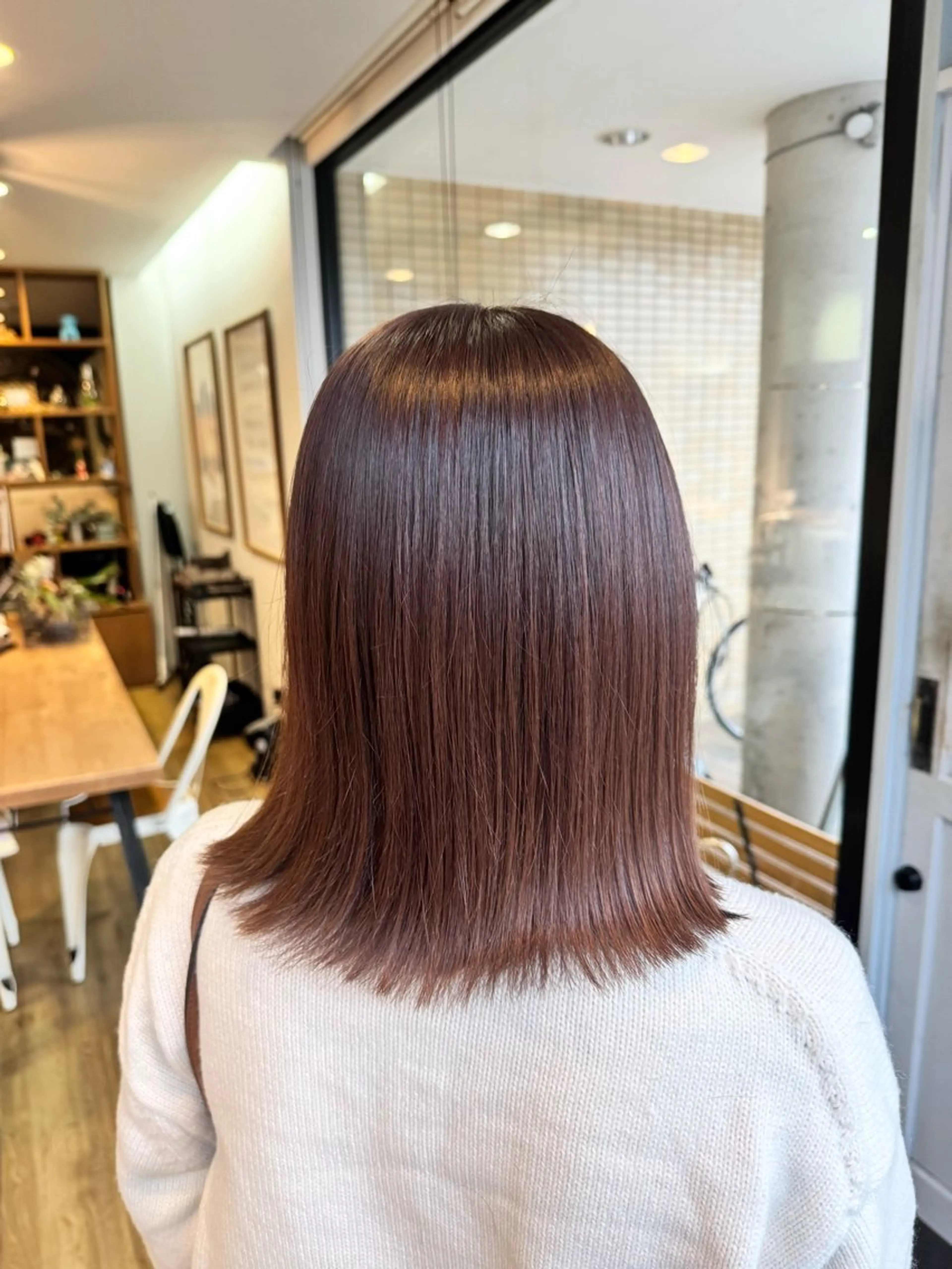 ミディアム カラー グレージュ ピンクカラー カット ヘアカラー トリートメント ツキダテ ユイのヘアスタイル