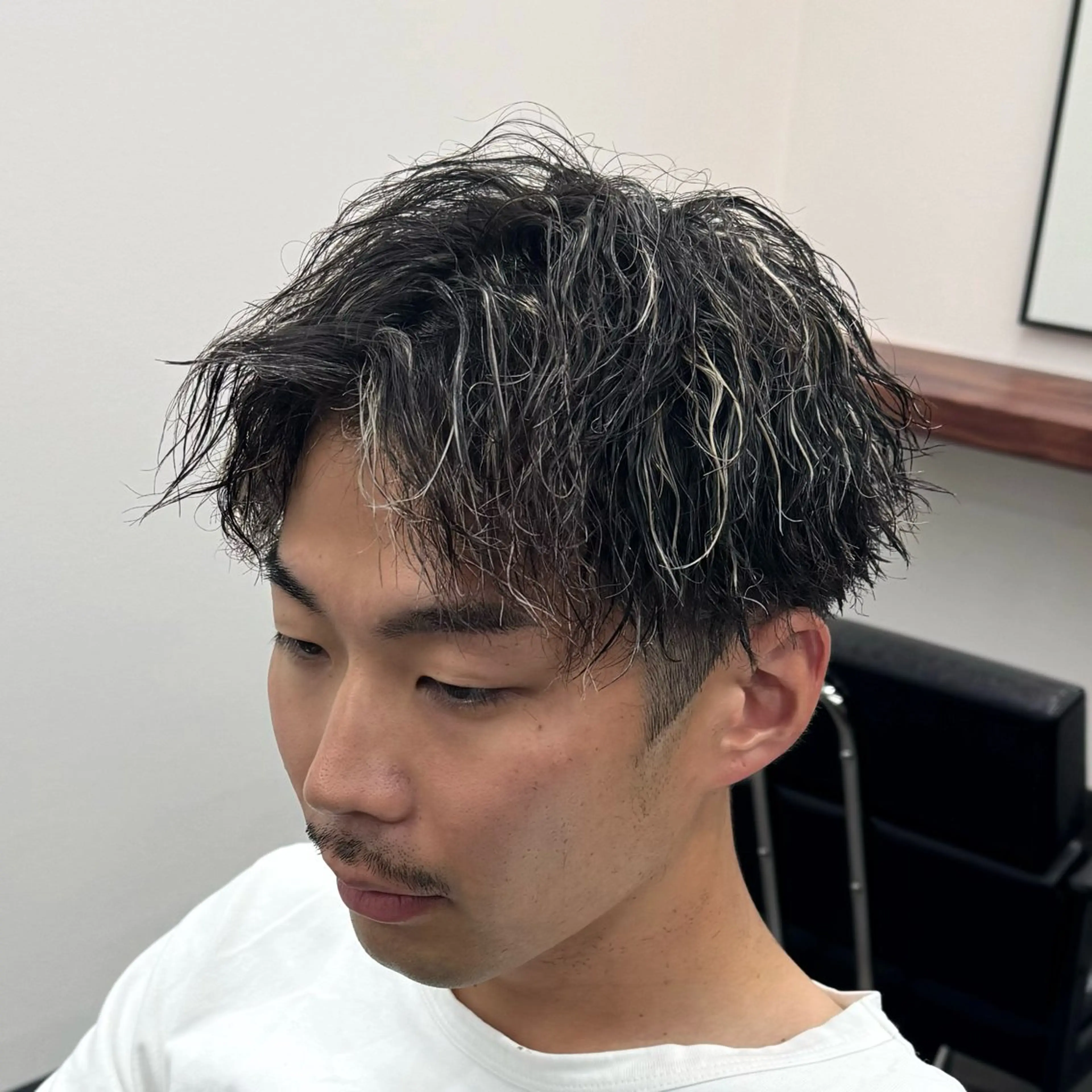 カラー パーマ メンズ メンズパーマ メンズツイストパーマ ツイストパーマ カット ヘアカラー パーマ 柏メンズカットパーマ NO.1タイチのヘアスタイル