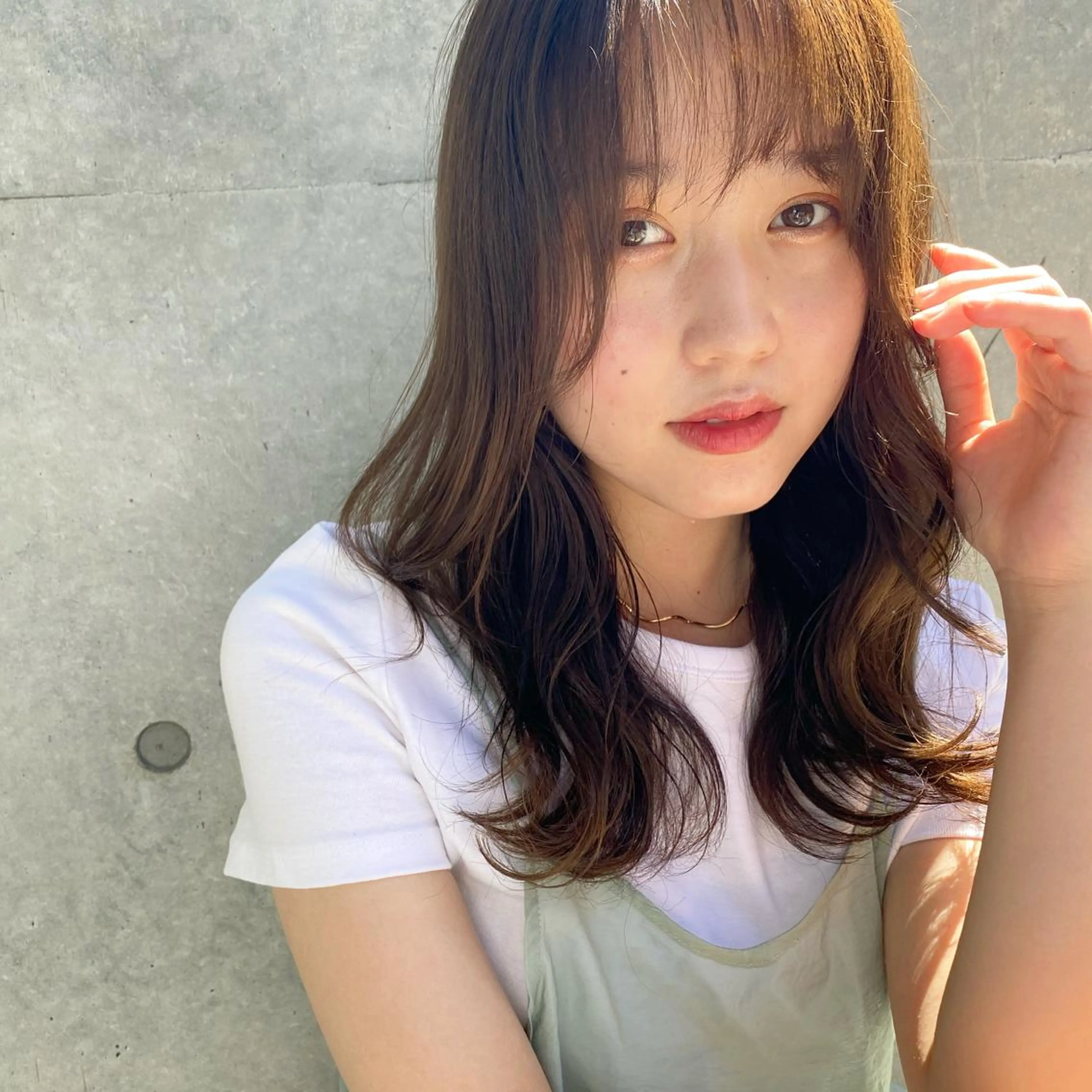 プレイングカラー🤍 細めハイライトのヘアスタイル