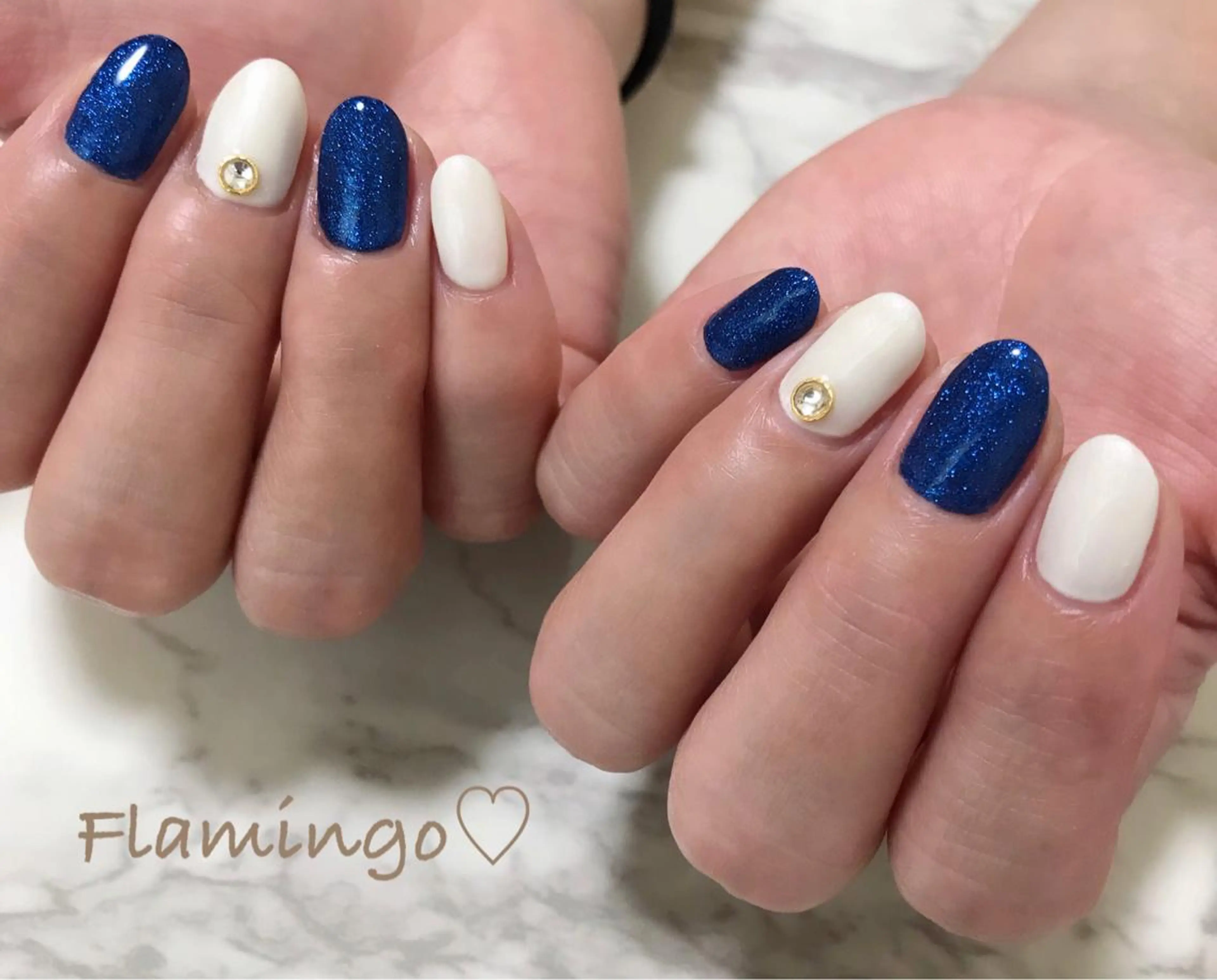 ネイル ブルー キラキラネイル ラメ(グリッター) ワンカラーネイル 冬ネイル 40代からの爪を守る ×ケア重視サロン♡のネイルデザイン