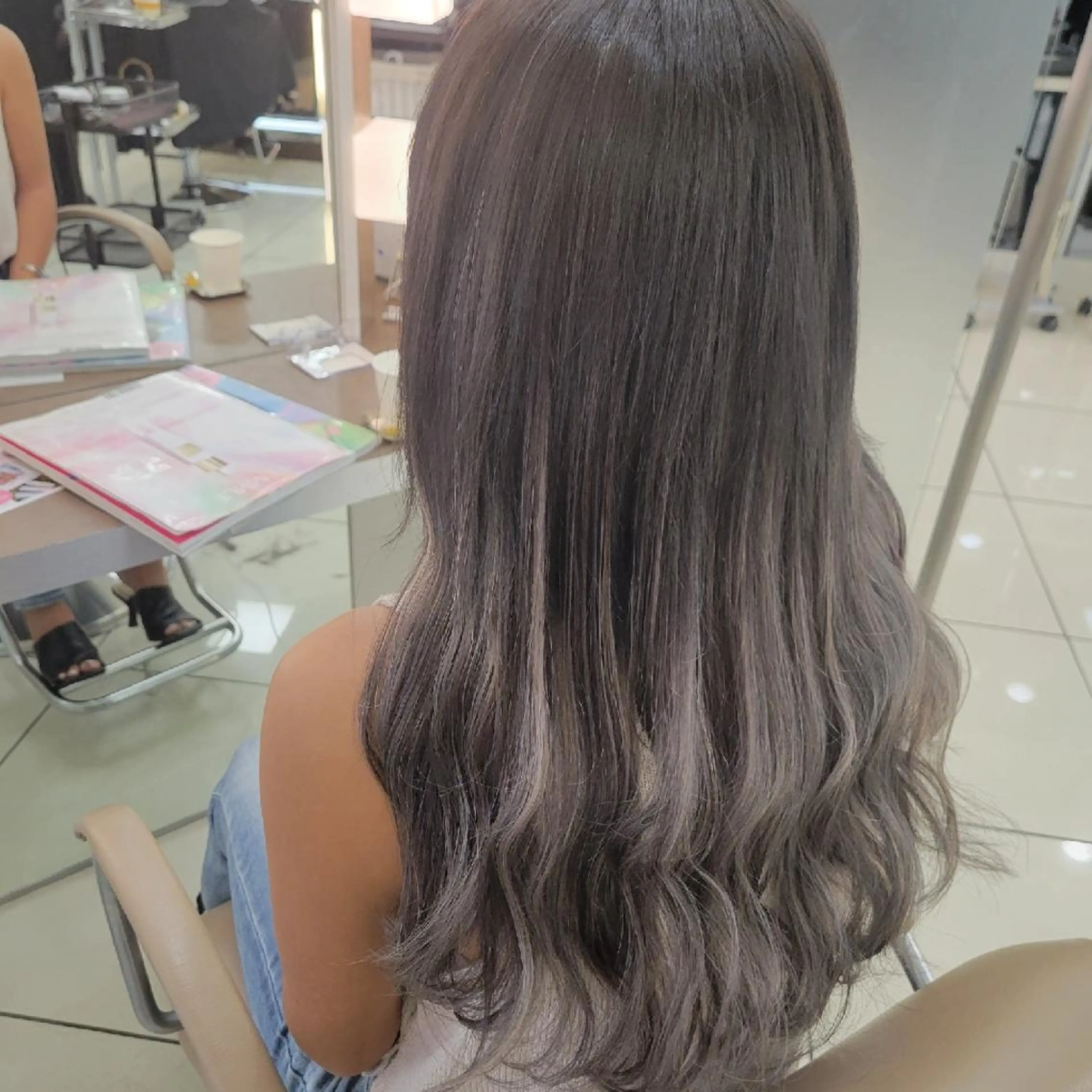 ロング カラー カット ヘアカラー トリートメント エクステ ママ美容師まつげ 🤍まき🤍のヘアスタイル