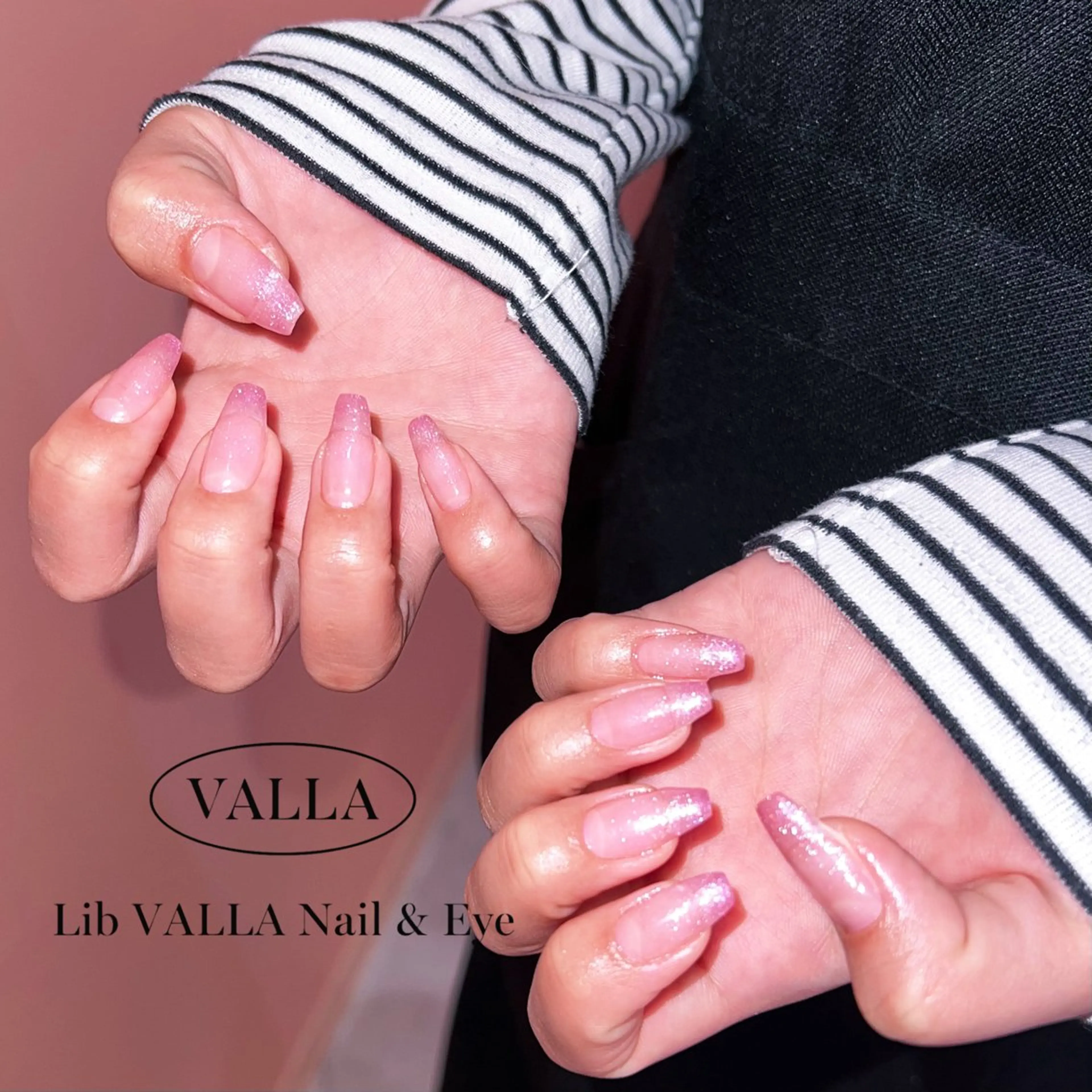 ネイル グラデーション LIB VALLA kazuha🍒🩵のネイルデザイン