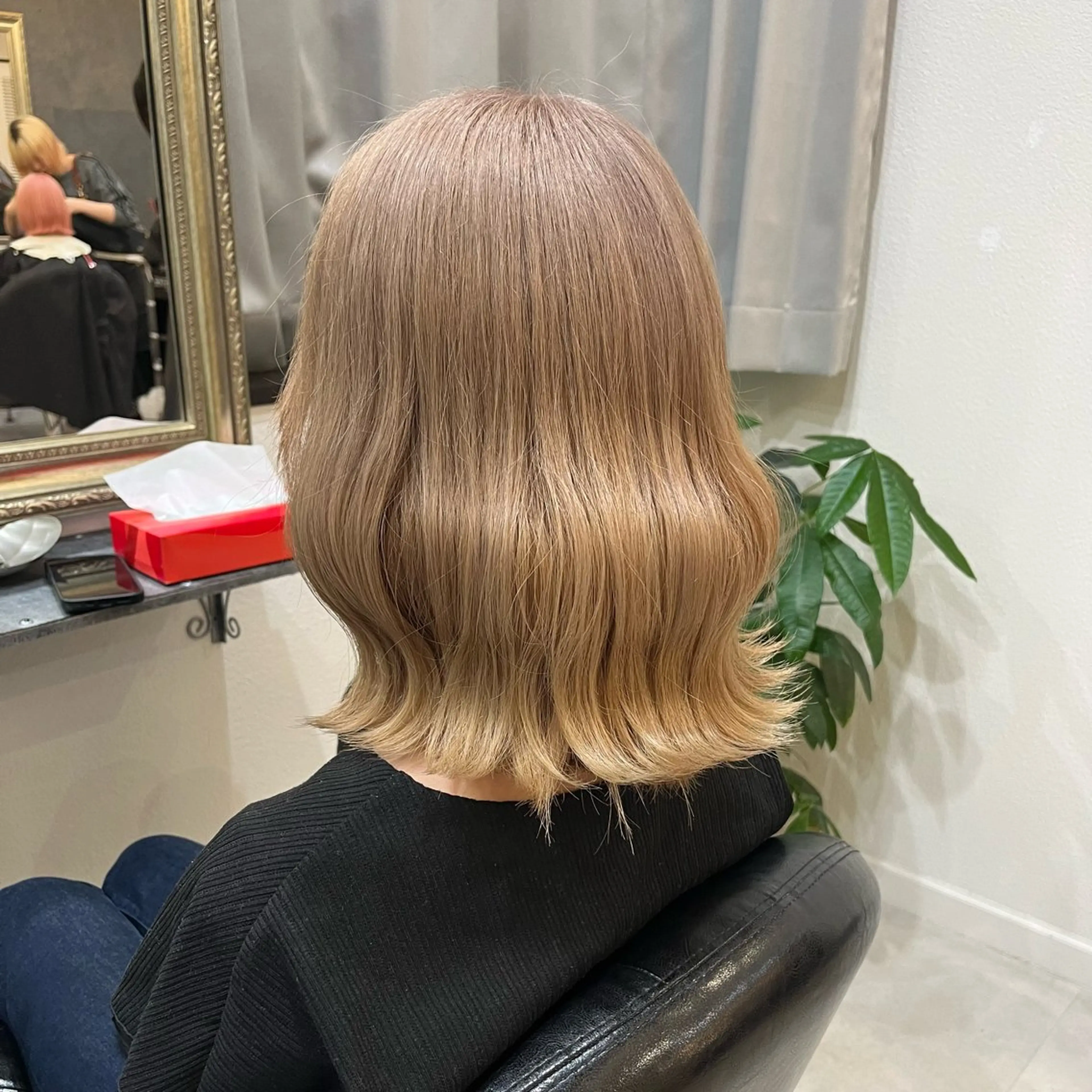 ミディアム カラー ヘアカラー トリートメント ユナ🎀レイヤー /韓国/ハイトーンのヘアスタイル