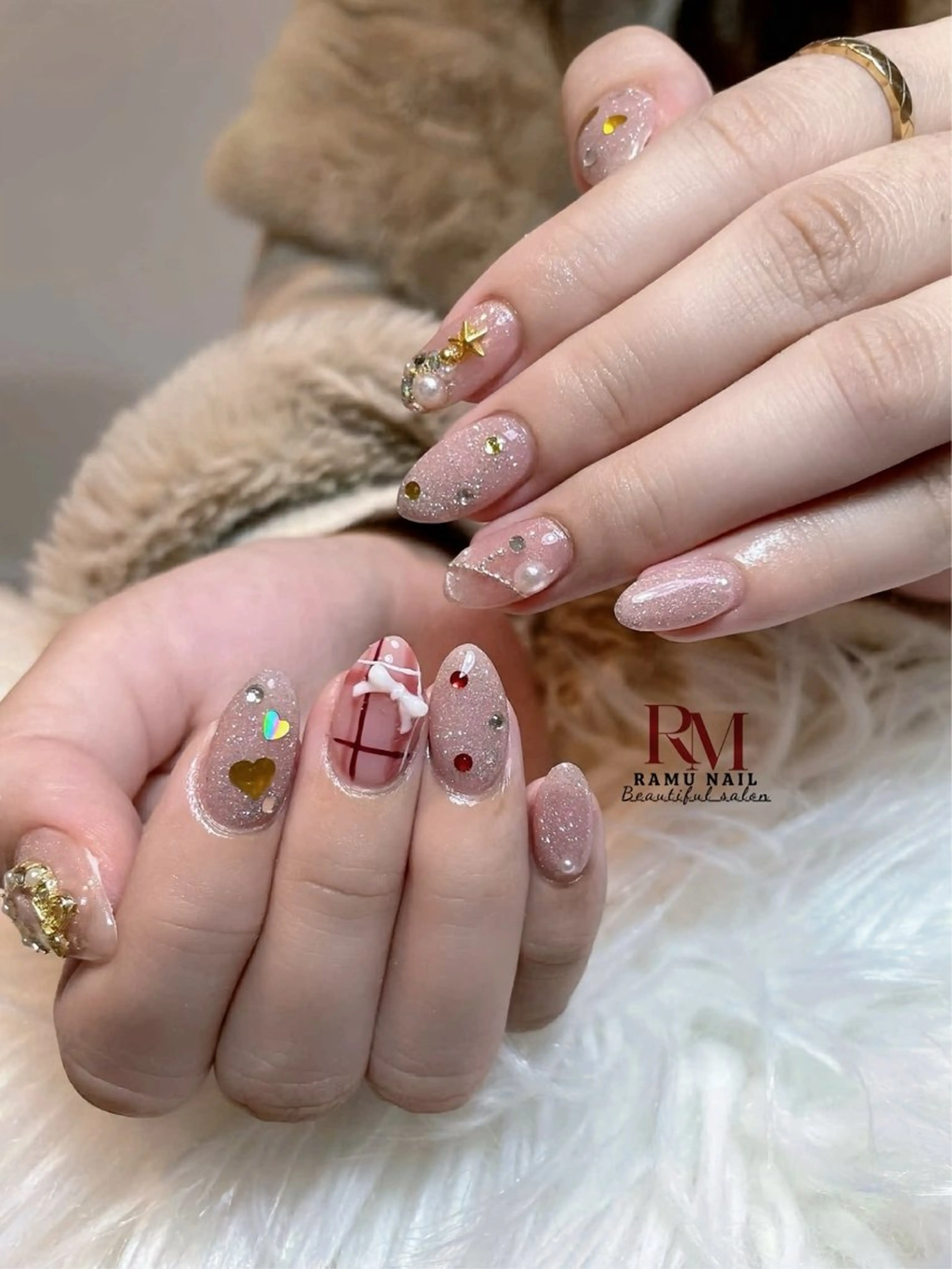 ネイル キラキラネイル マグネットネイル ミラーネイル ピンク ワンホンネイル ハンドネイル RAMU Nail 恵比寿店のネイルデザイン