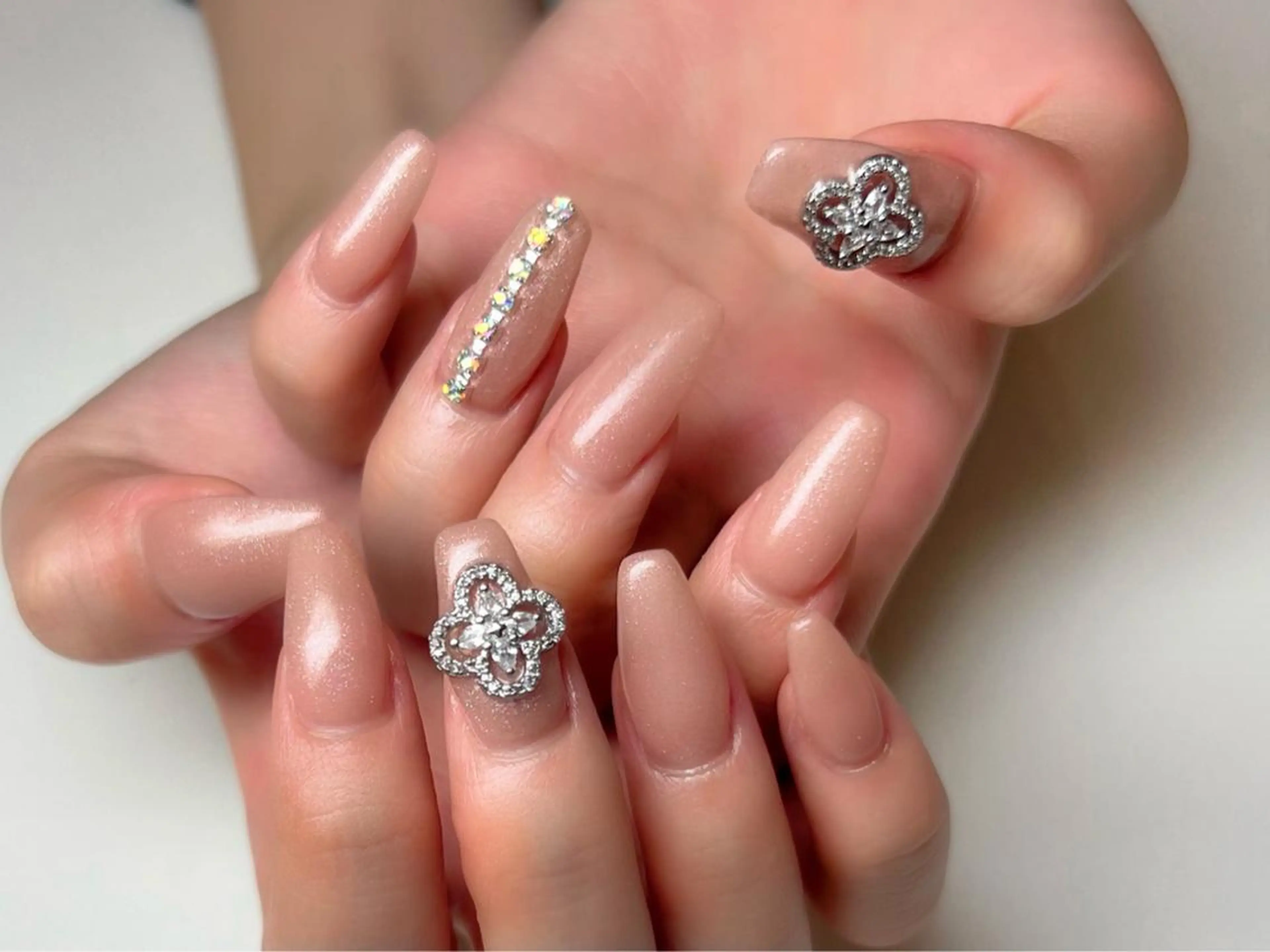 セミロング ハンドネイル ハンドケア ONIKA Nail 青山通り店所属・ONIKA Nail 表参道A4🦋2分のネイルデザイン