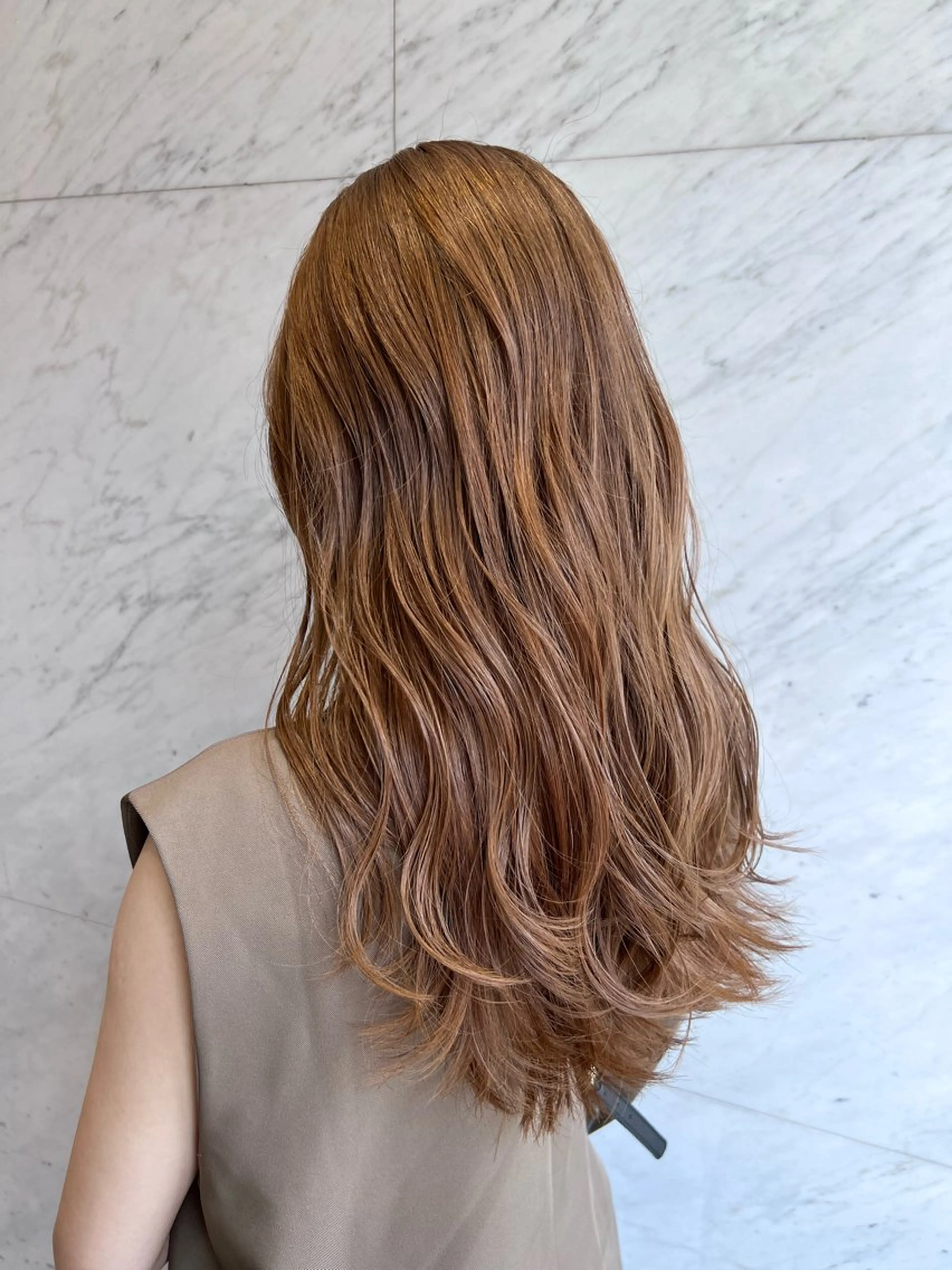 セミロング カラー ベージュカラー ブリーチ ミルクティーベージュ カット ヘアカラー トリートメント Bei Licoldo.Atole  ベイリコルド アトリ所属・ブリーチ、縮毛 髪質改善　宮城一真のヘアスタイル