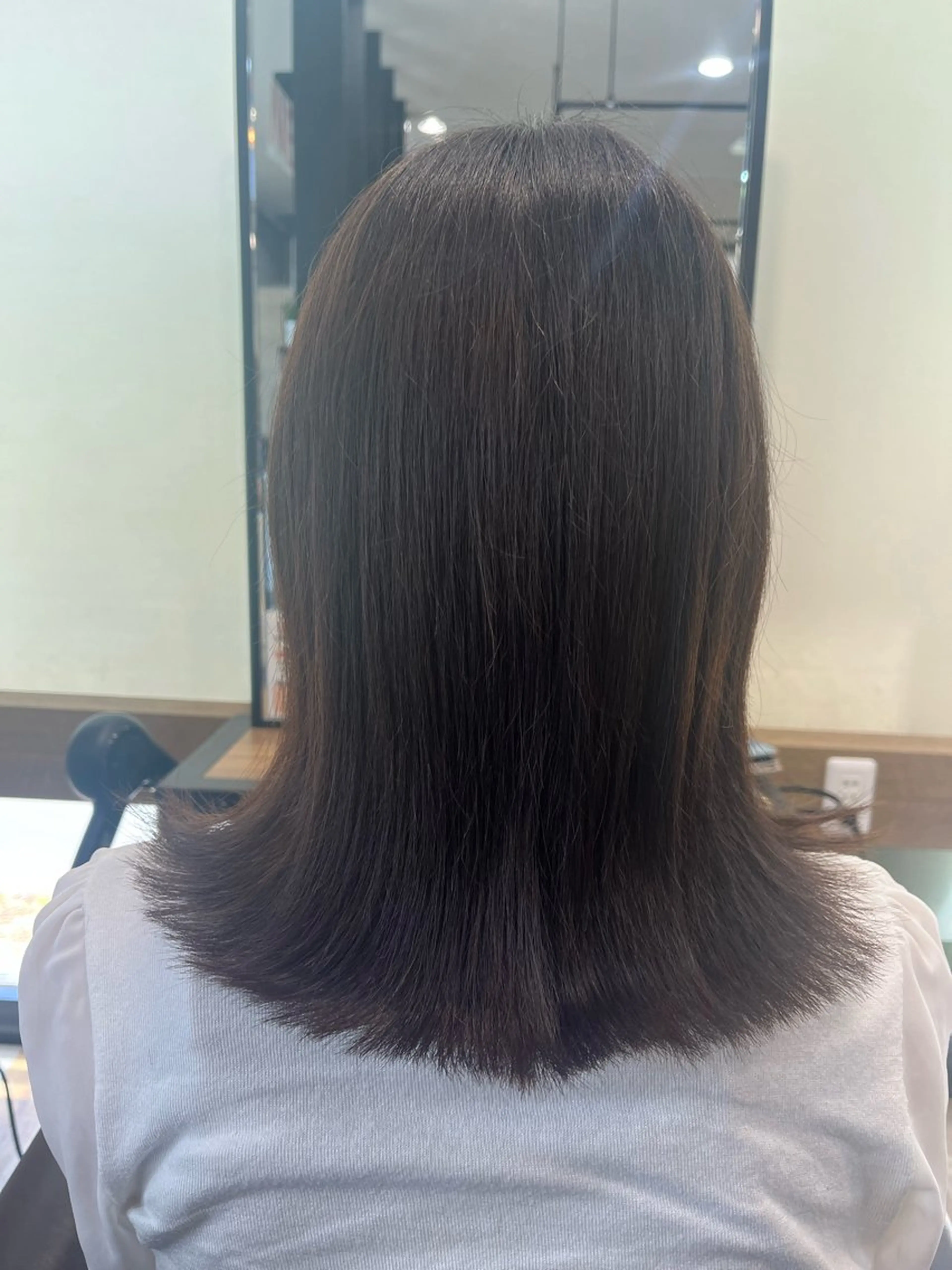 ミディアム カット 中園 紫音のヘアスタイル