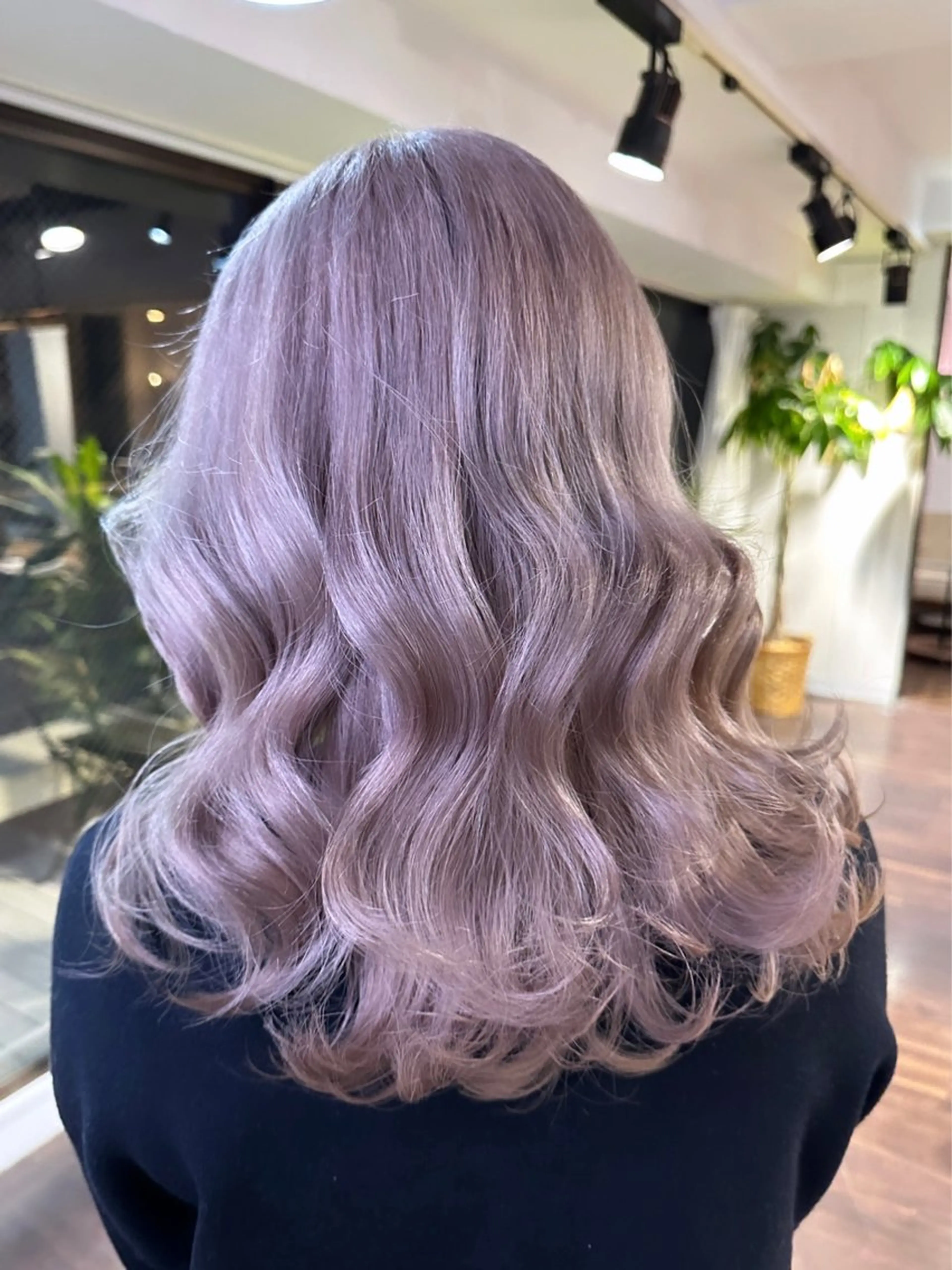 ロング カラー ヘアアレンジ ベージュカラー ブリーチ イヤリングカラー ハイトーンカラー ミルクティーベージュ カット ヘアカラー トリートメント 髪質改善/縮毛矯正 ダブルカラー/Youのヘアスタイル