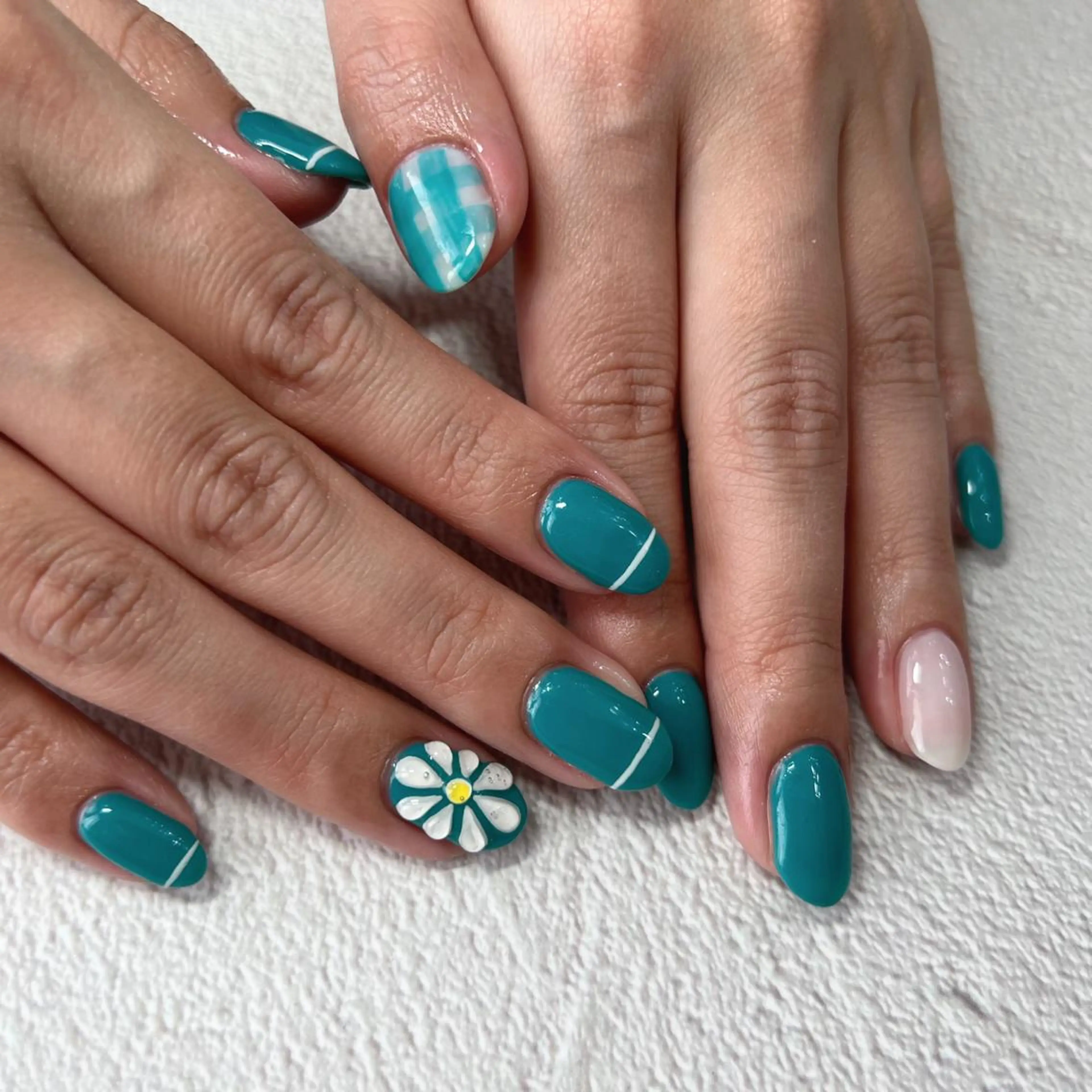 ミディアム ネイル ハンドネイル nail salon émuのネイルデザイン