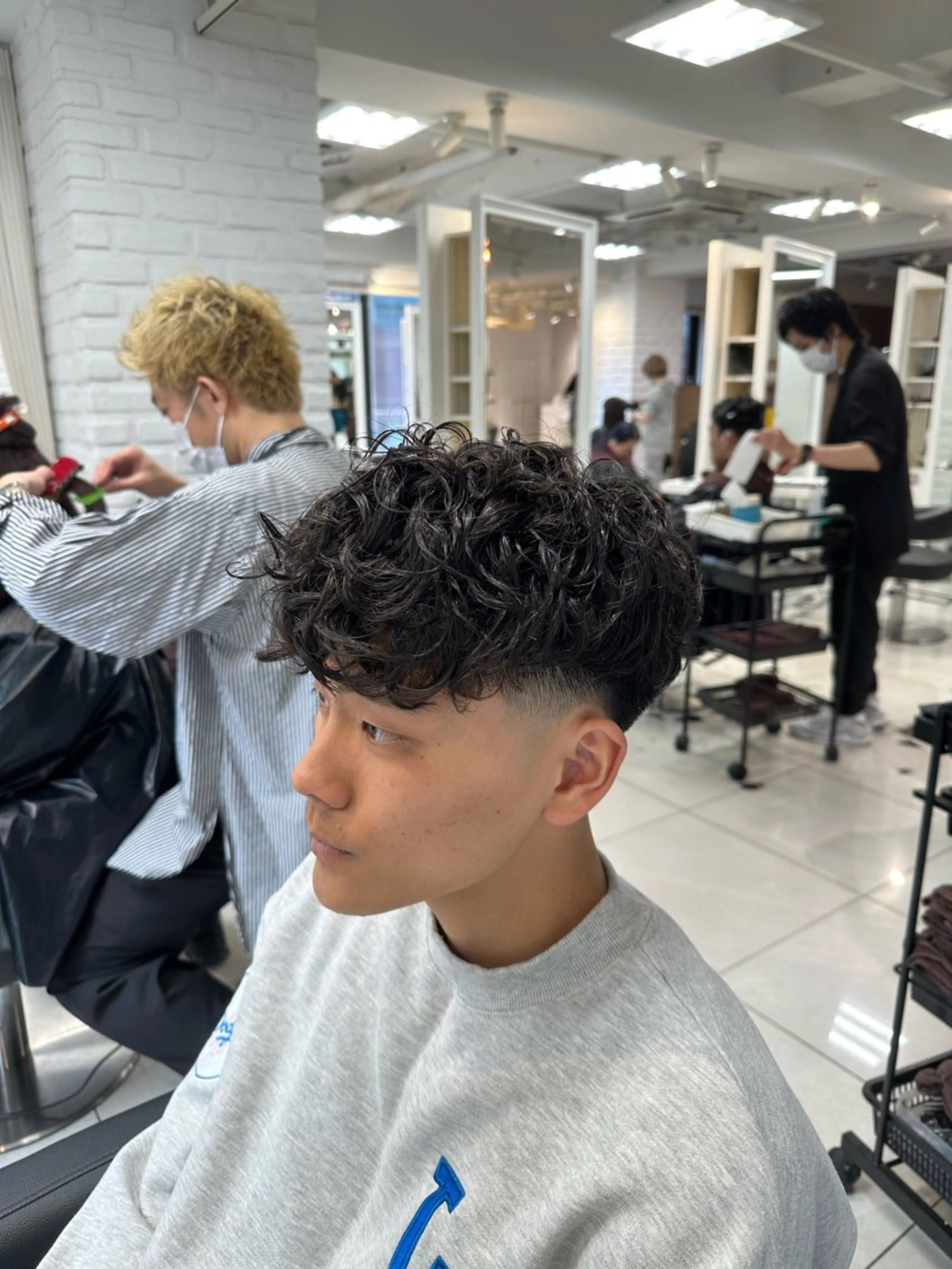 ショート パーマ メンズ スペインカール カット パーマ トリートメント フェザーパーマ職人 🪶ryosukeのヘアスタイル