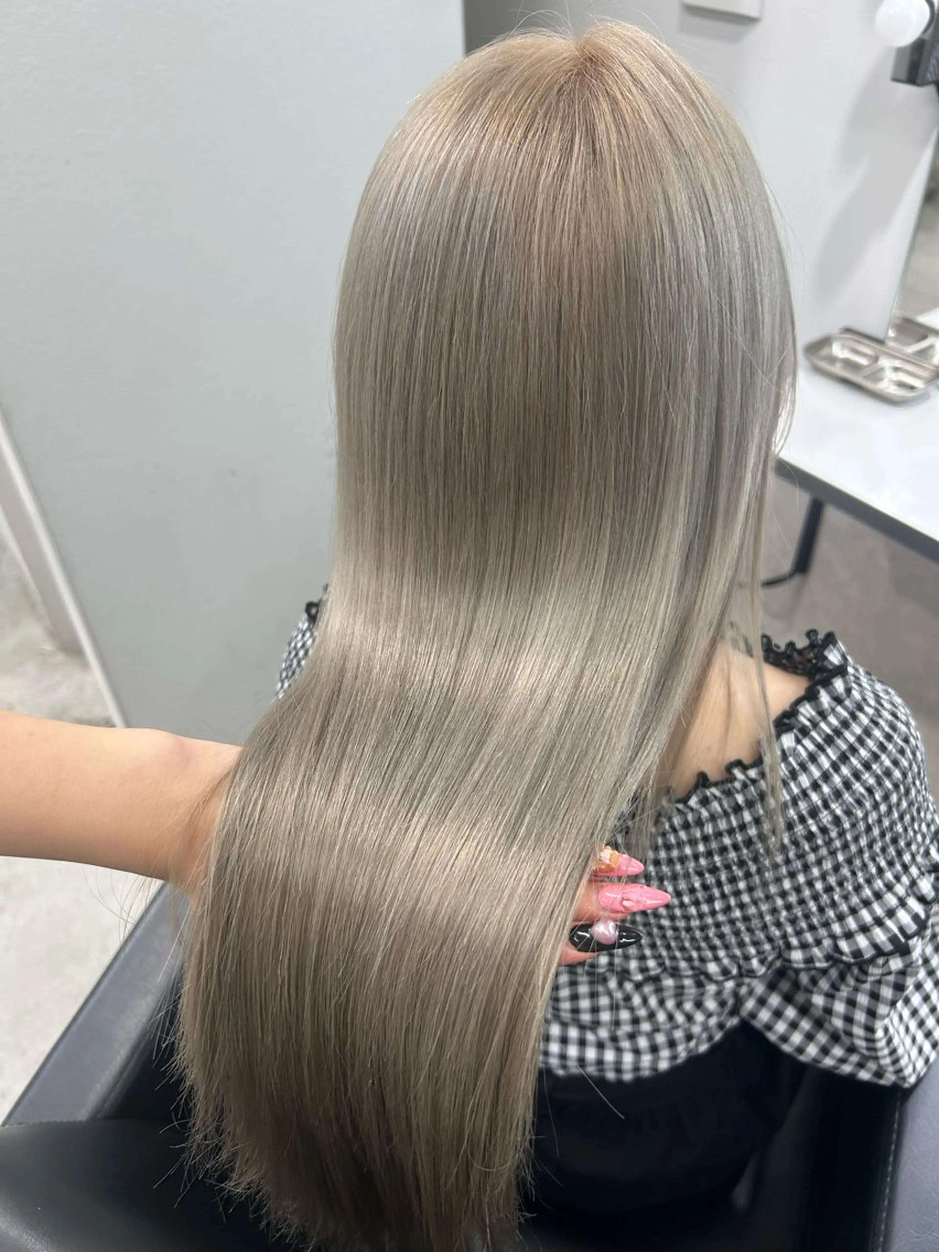 ロング カラー ヘアカラー MOE🌙 博多ハイトーンのヘアスタイル