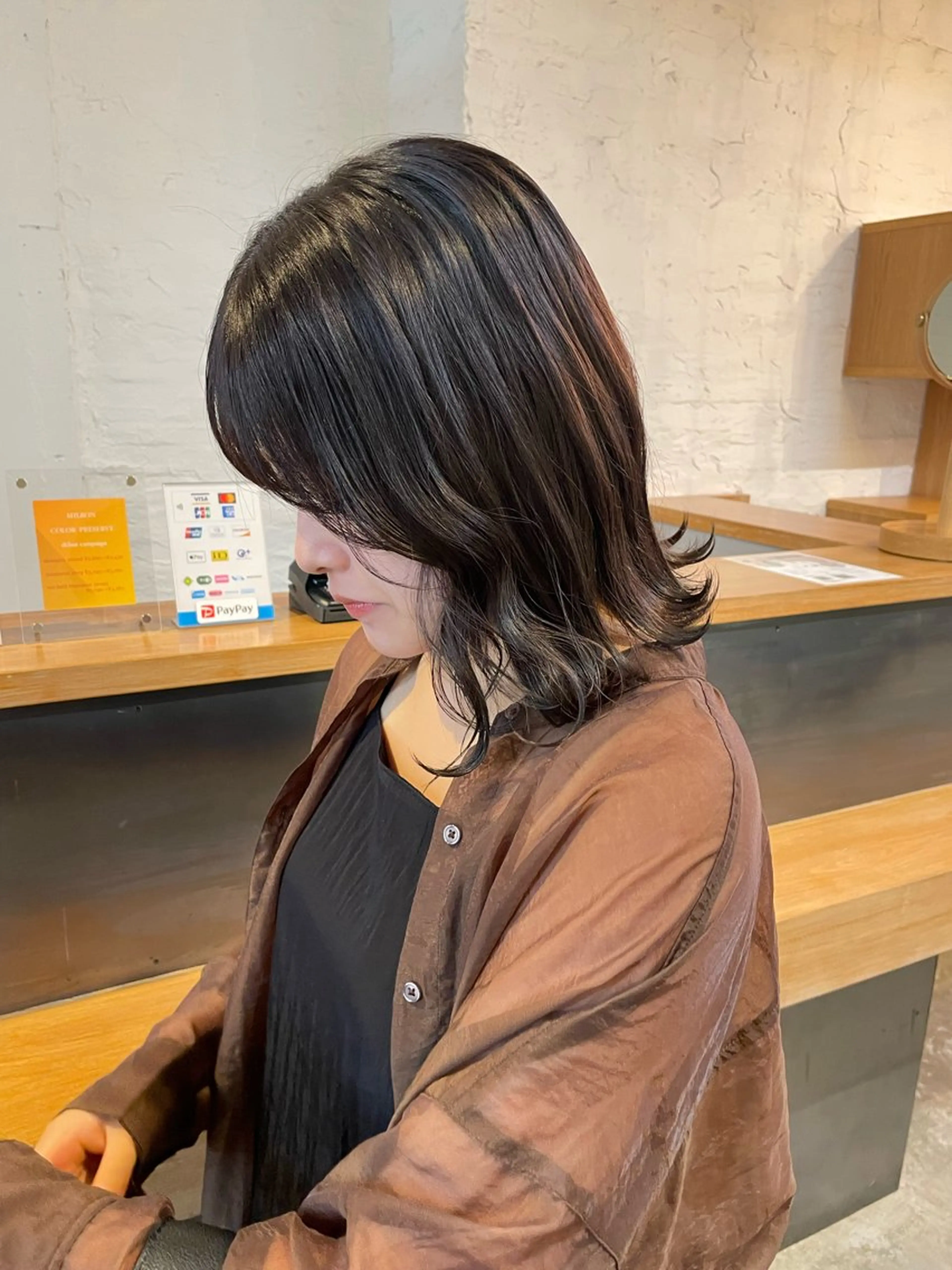 ショート ボブレイヤー ボブ レイヤーカット mina / 透明感ベージュカラーのヘアスタイル